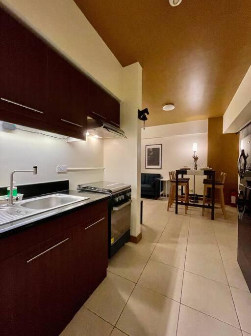 Condo near BGC and Megamall with free parking and Videoke view 2