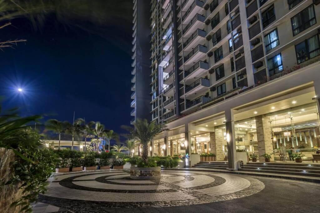 Condo near BGC and Megamall with free parking and Videoke view 4