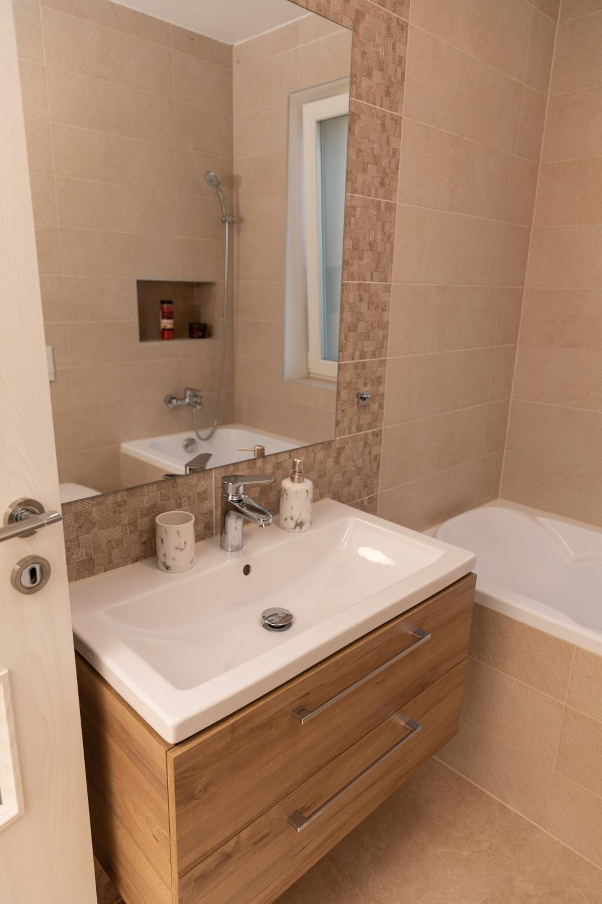 Lotus Apartman III view 4