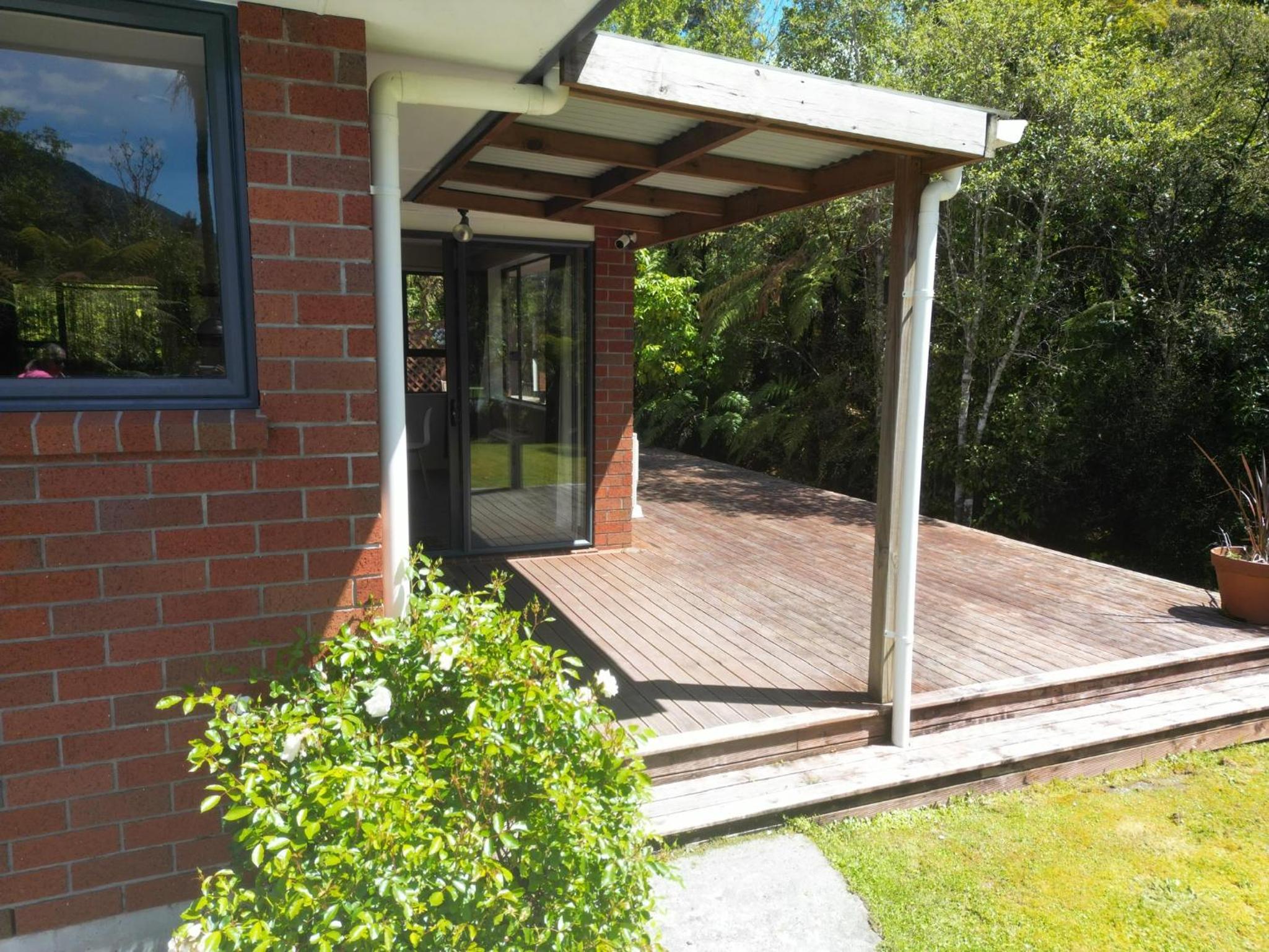 Six Kamahi Guest Studio view 3