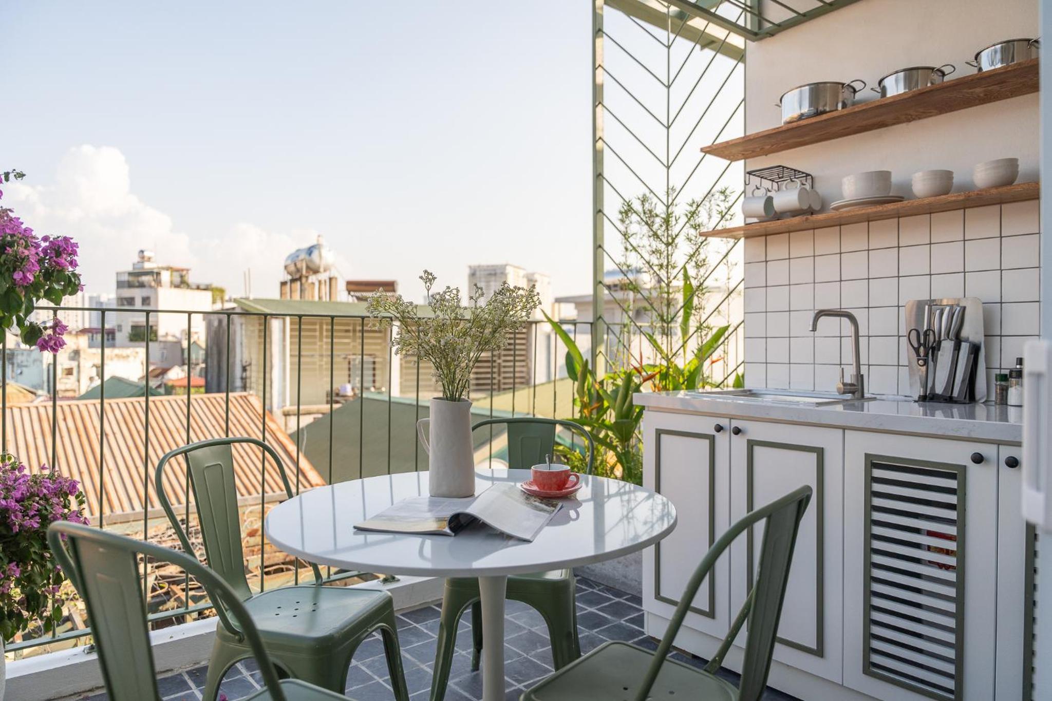 MODERN VILLA - Rooftop - Sky View - Egg Coffee Class