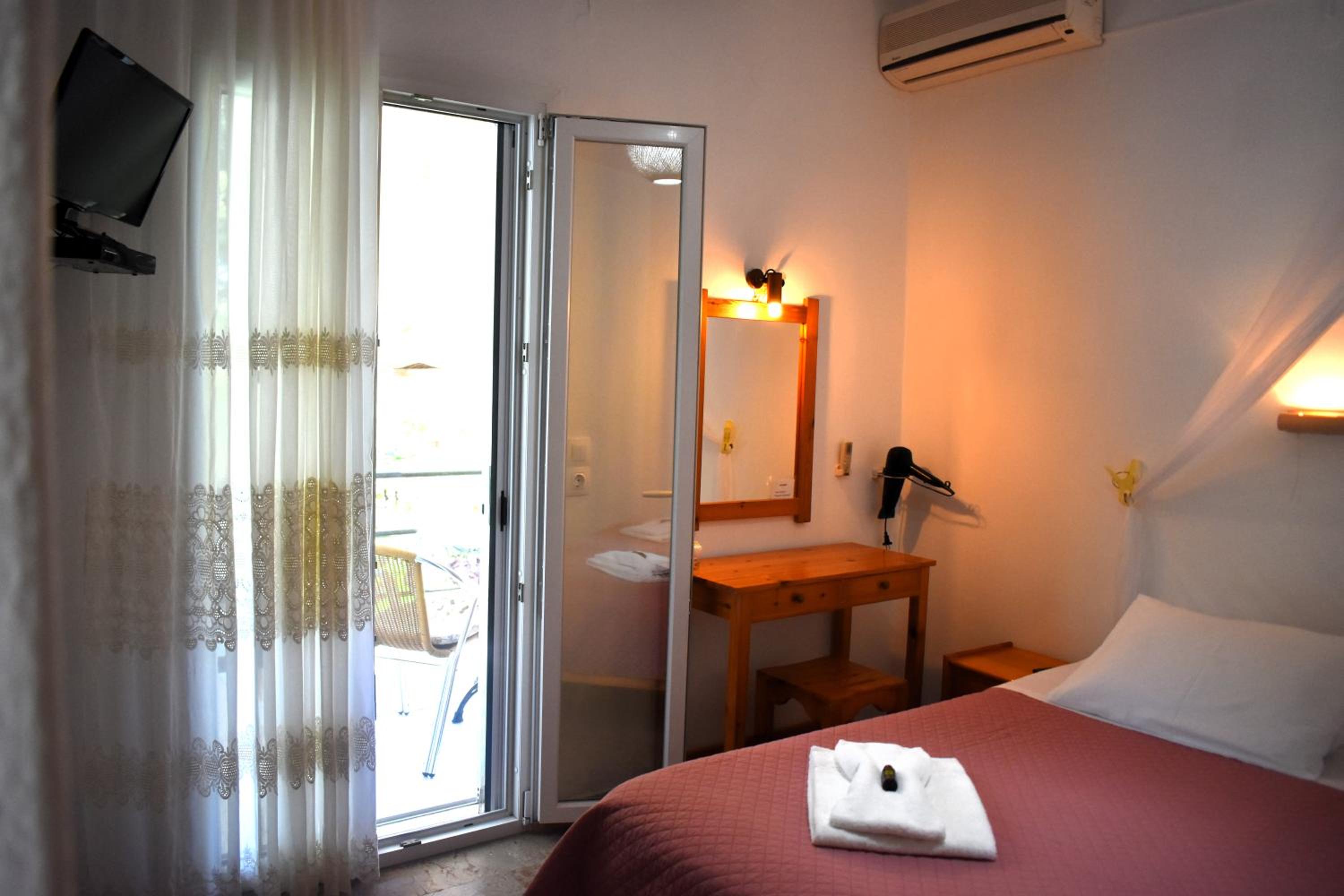 Kostas Apartments & studios