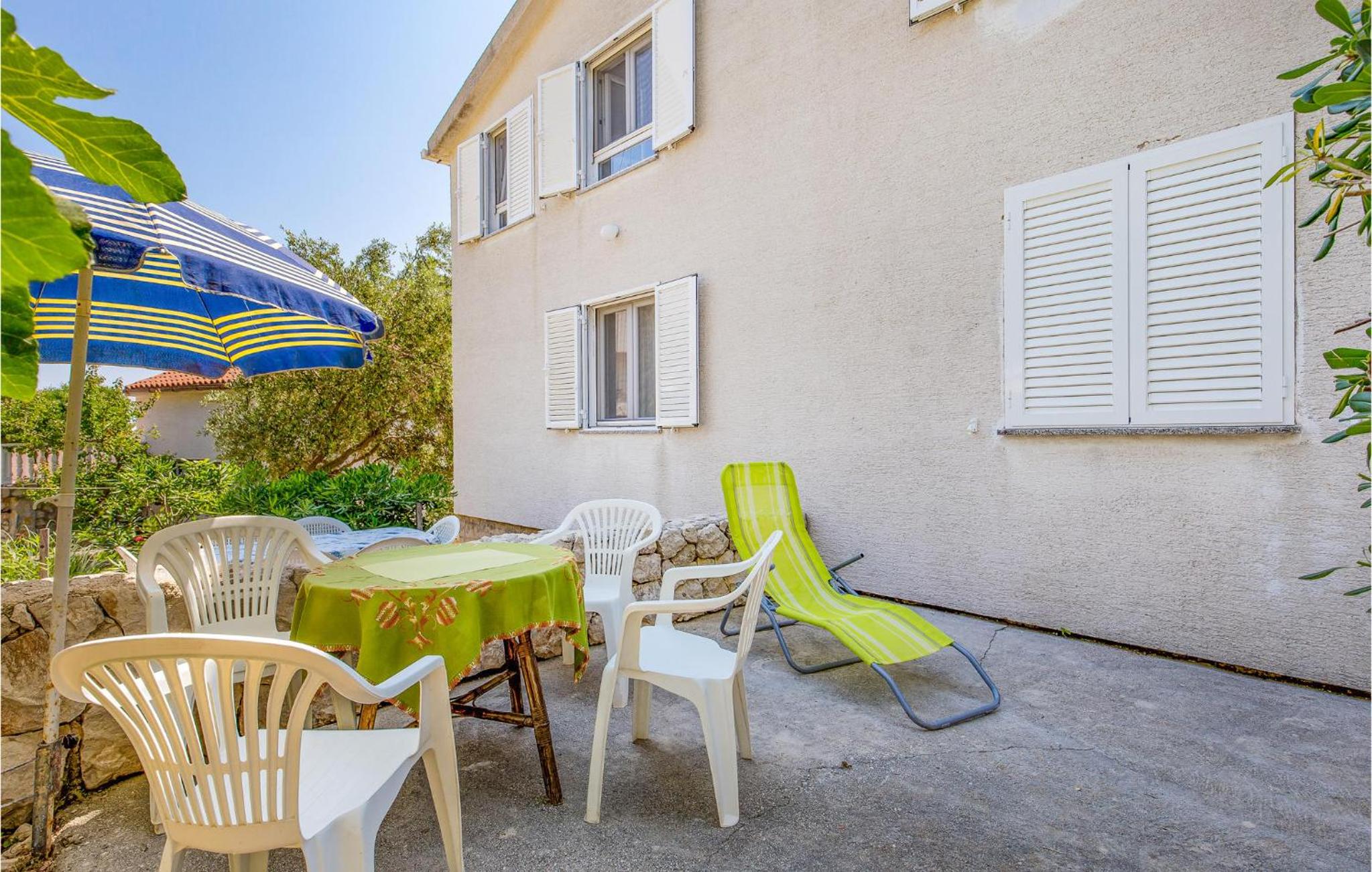 2 Bedroom Cozy Apartment In Potocnica view 3