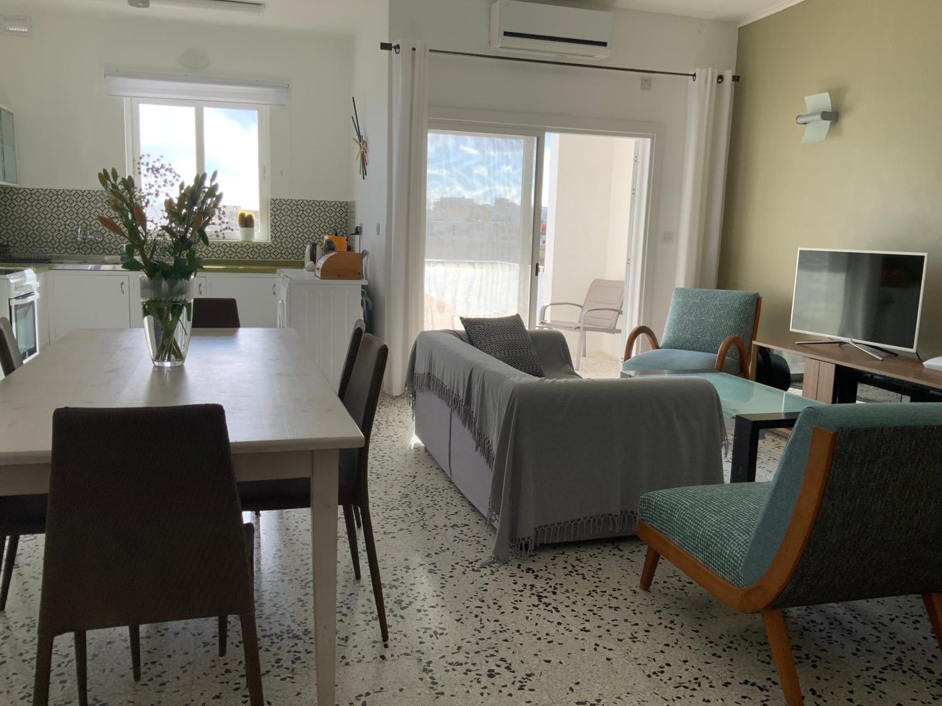 SEA FRONT RETRO STYLE APPARTMENT view 3