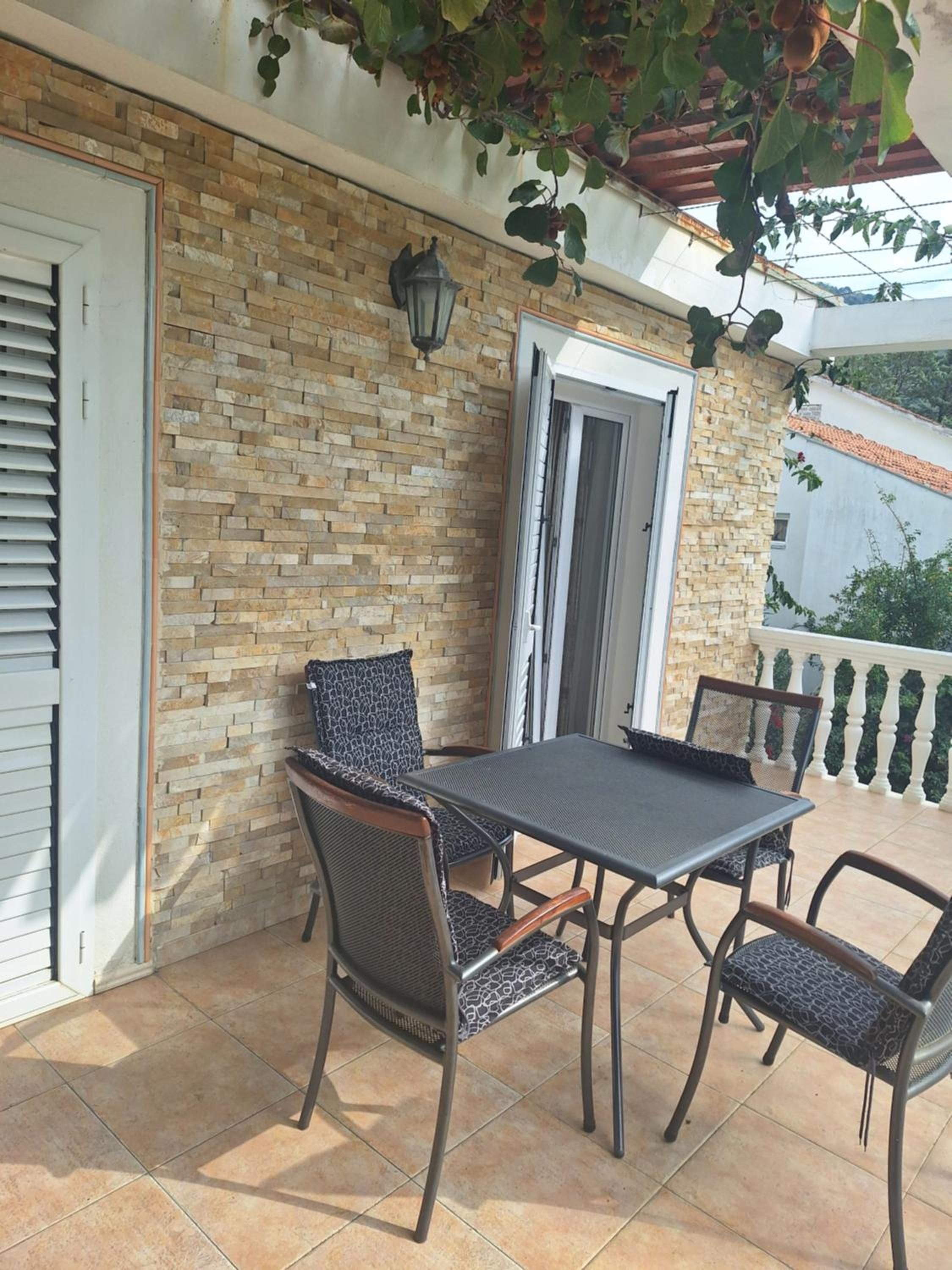 Apartment at villa with pool view 3