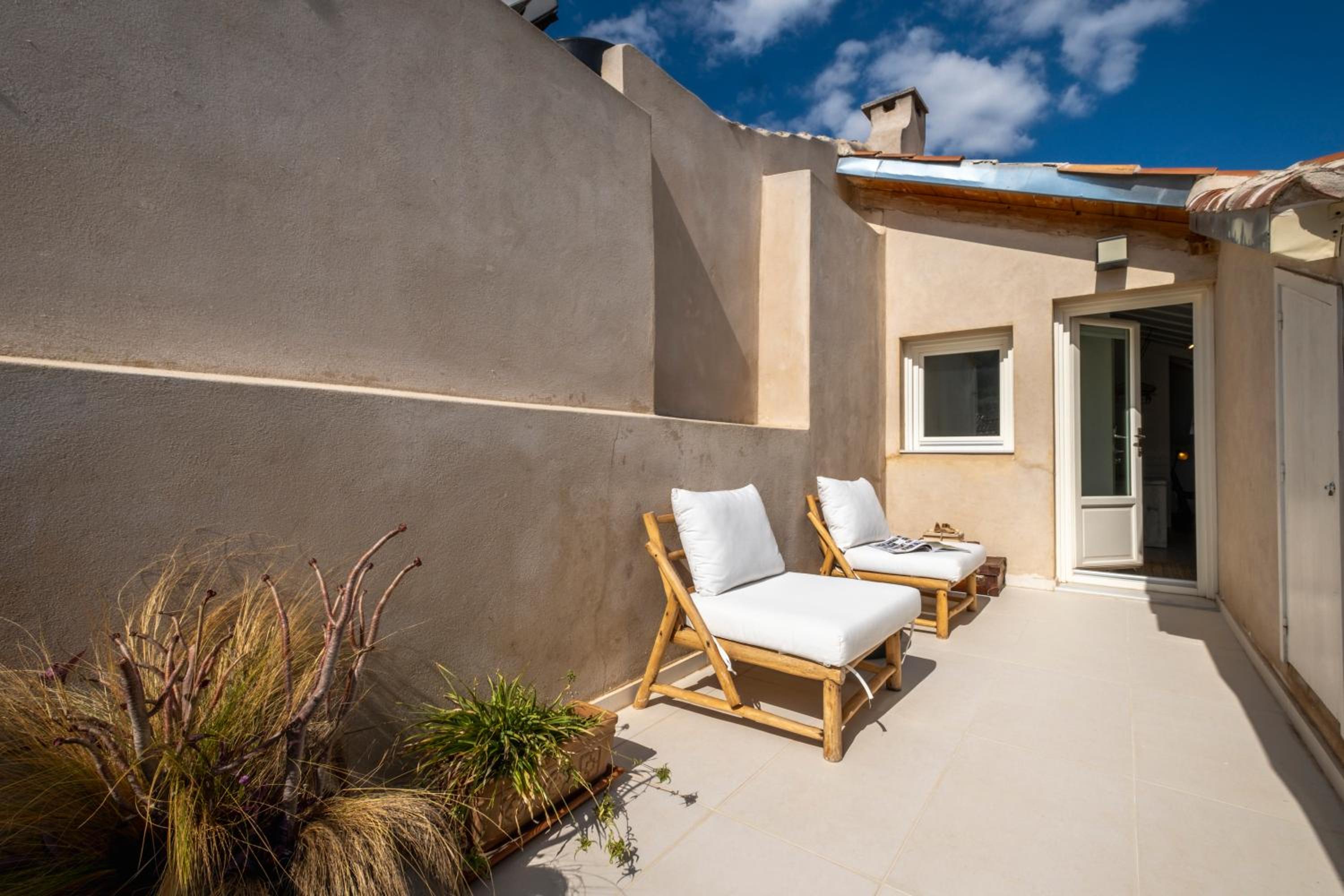 Amymone Suites