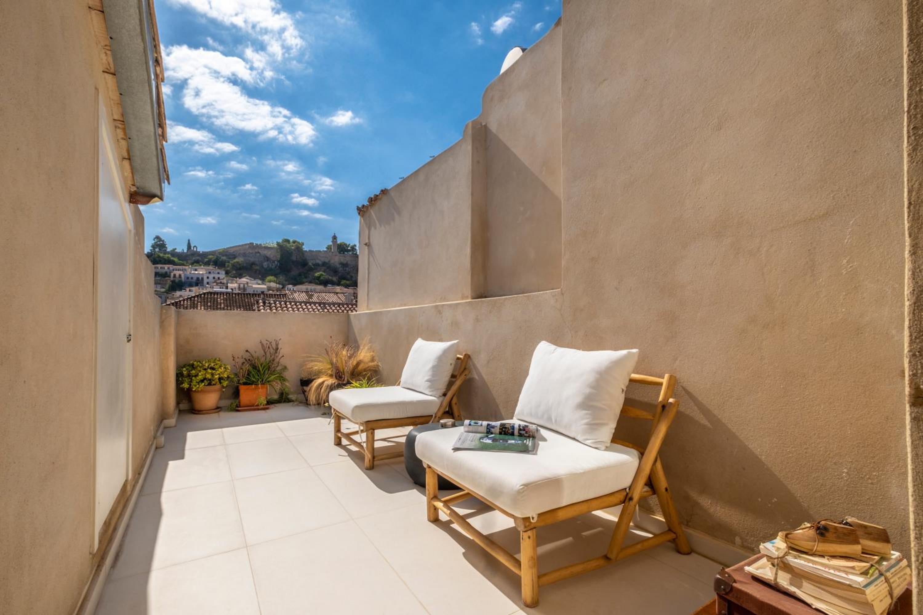 Amymone Suites