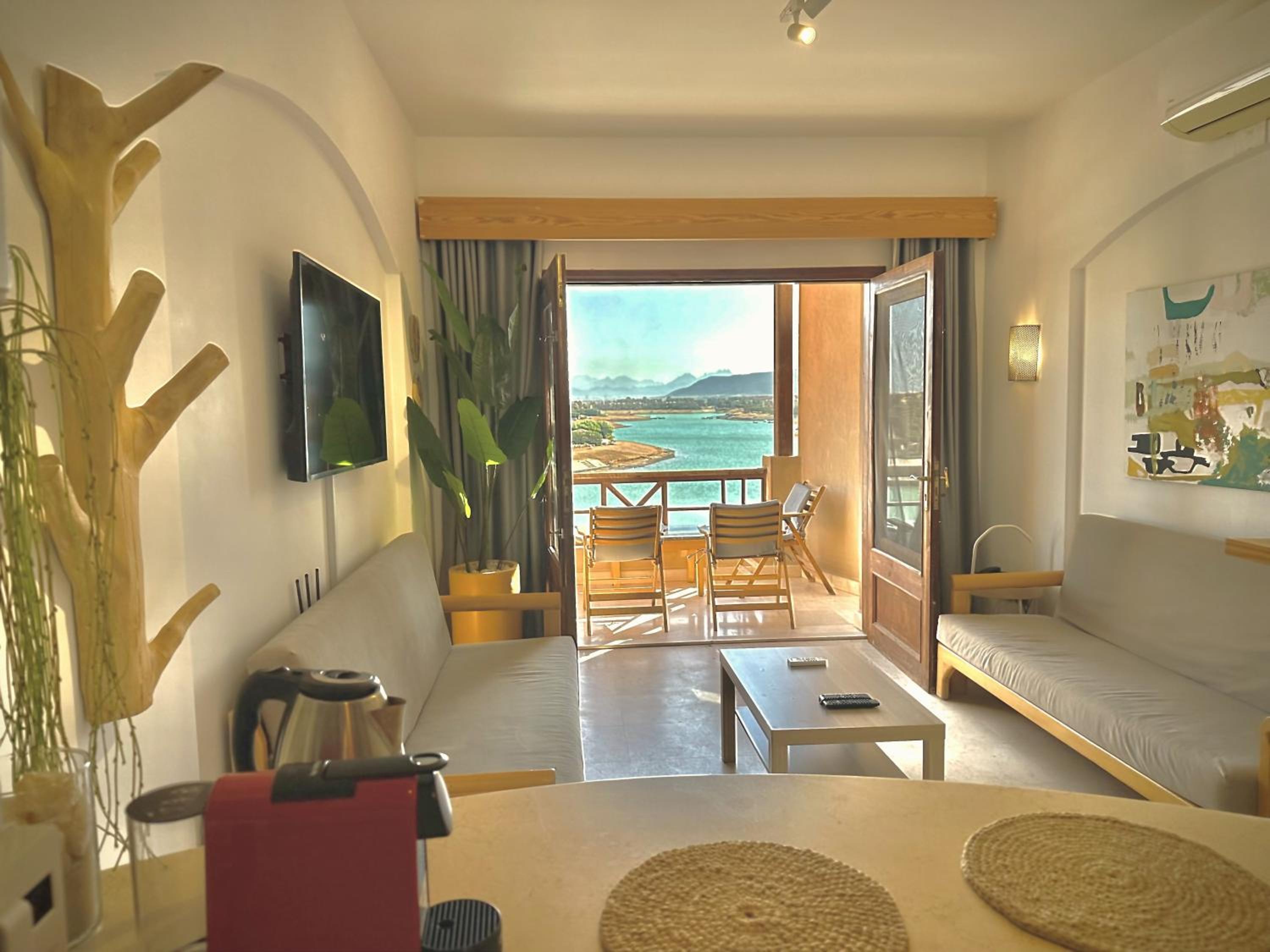 Artsy 1 BR Apt/ Free Pool & Lagoon Access @ElGouna view 3