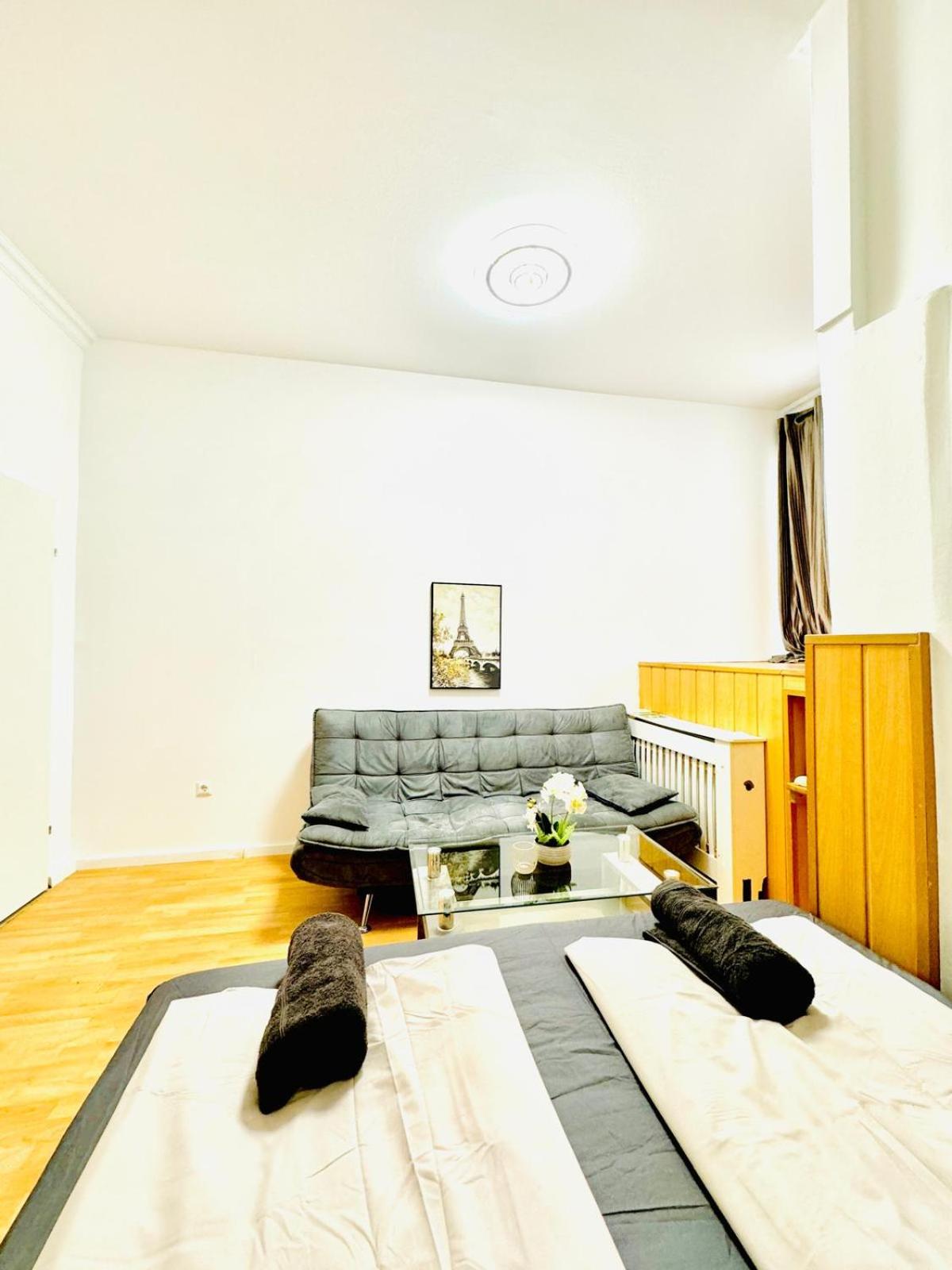 10 BR Apartment for Groups, 8-Min to Rathausplatz