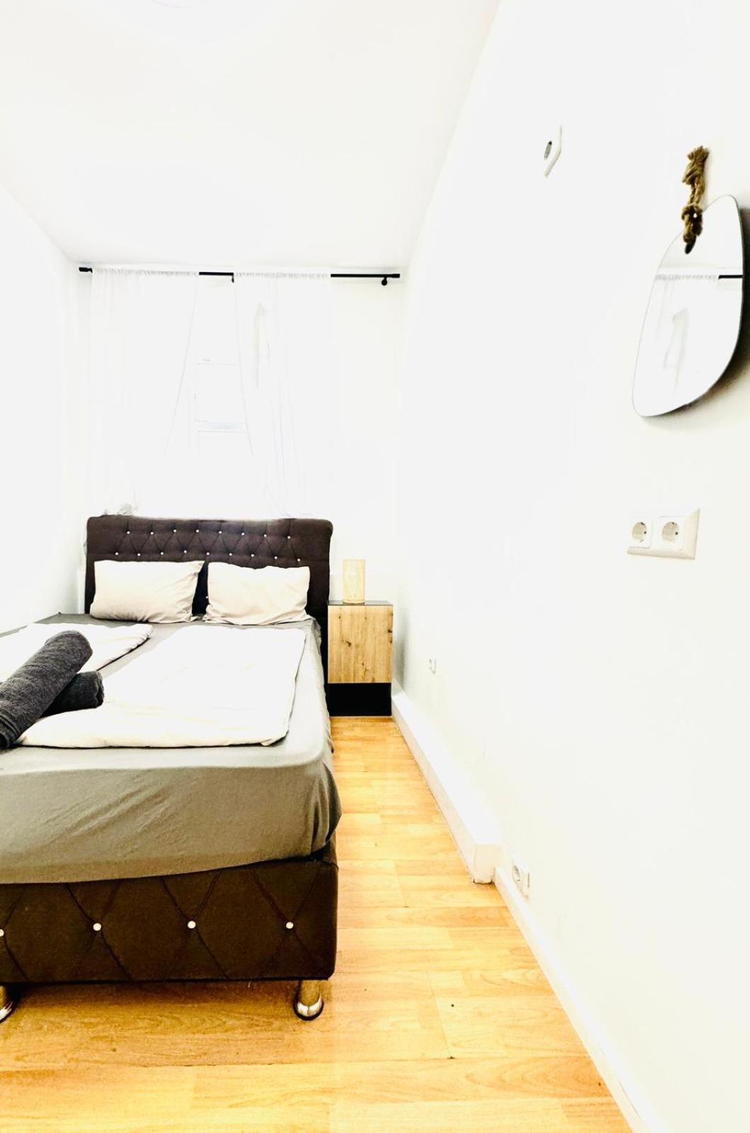 10 BR Apartment for Groups, 8-Min to Rathausplatz