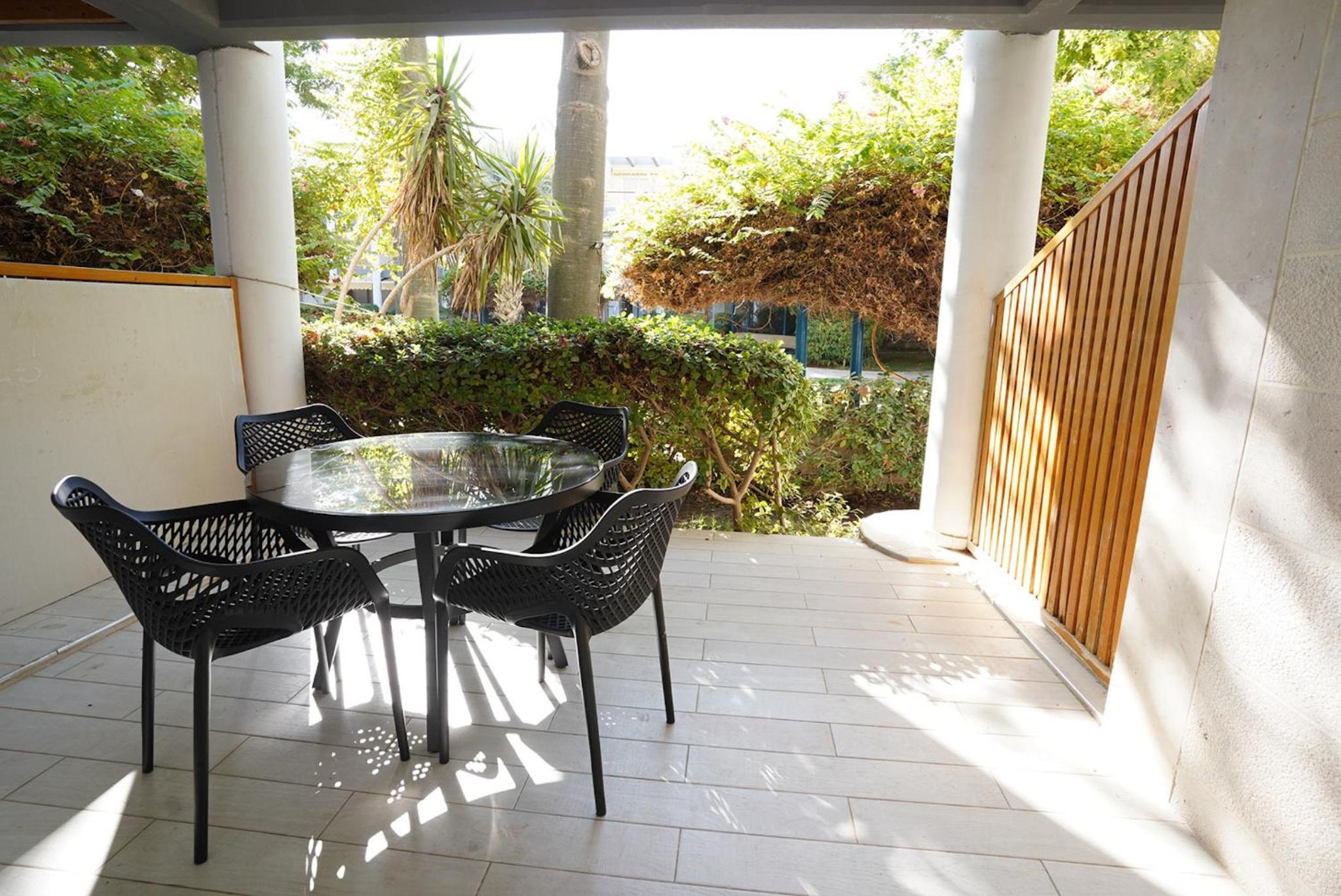Amazing one bedroom apartments in the Royal Park complex view 4