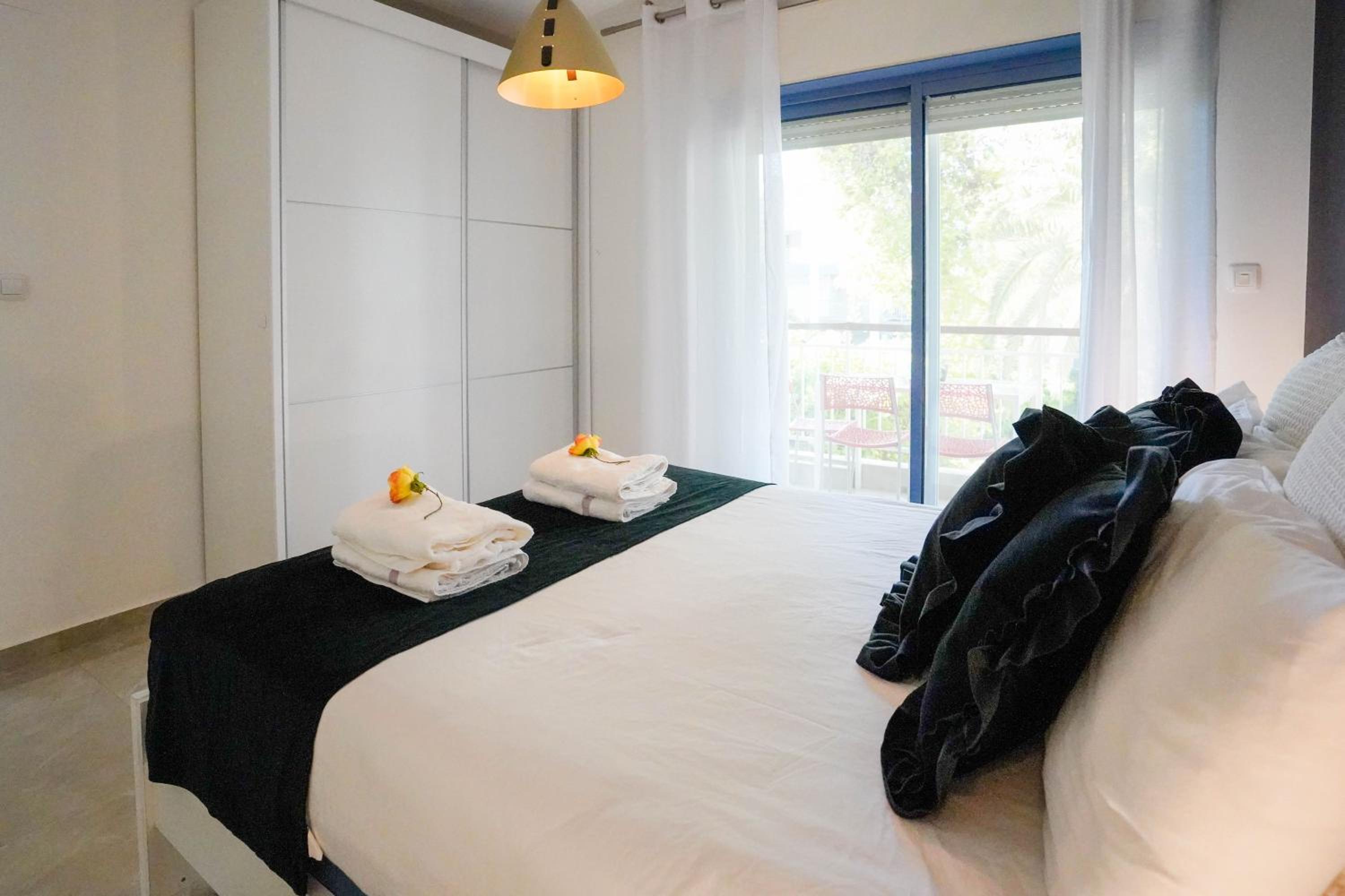 Amazing one bedroom apartments in the Royal Park complex view 2