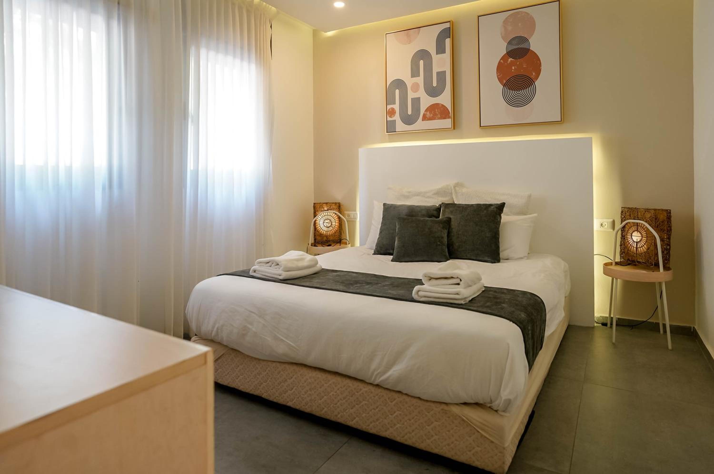 Amazing one bedroom apartments in the Royal Park complex view 3