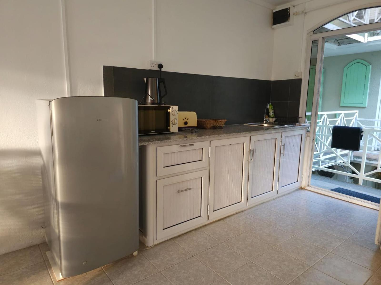 Les Badamiers Seafont Apartment - Blue Bay view 4