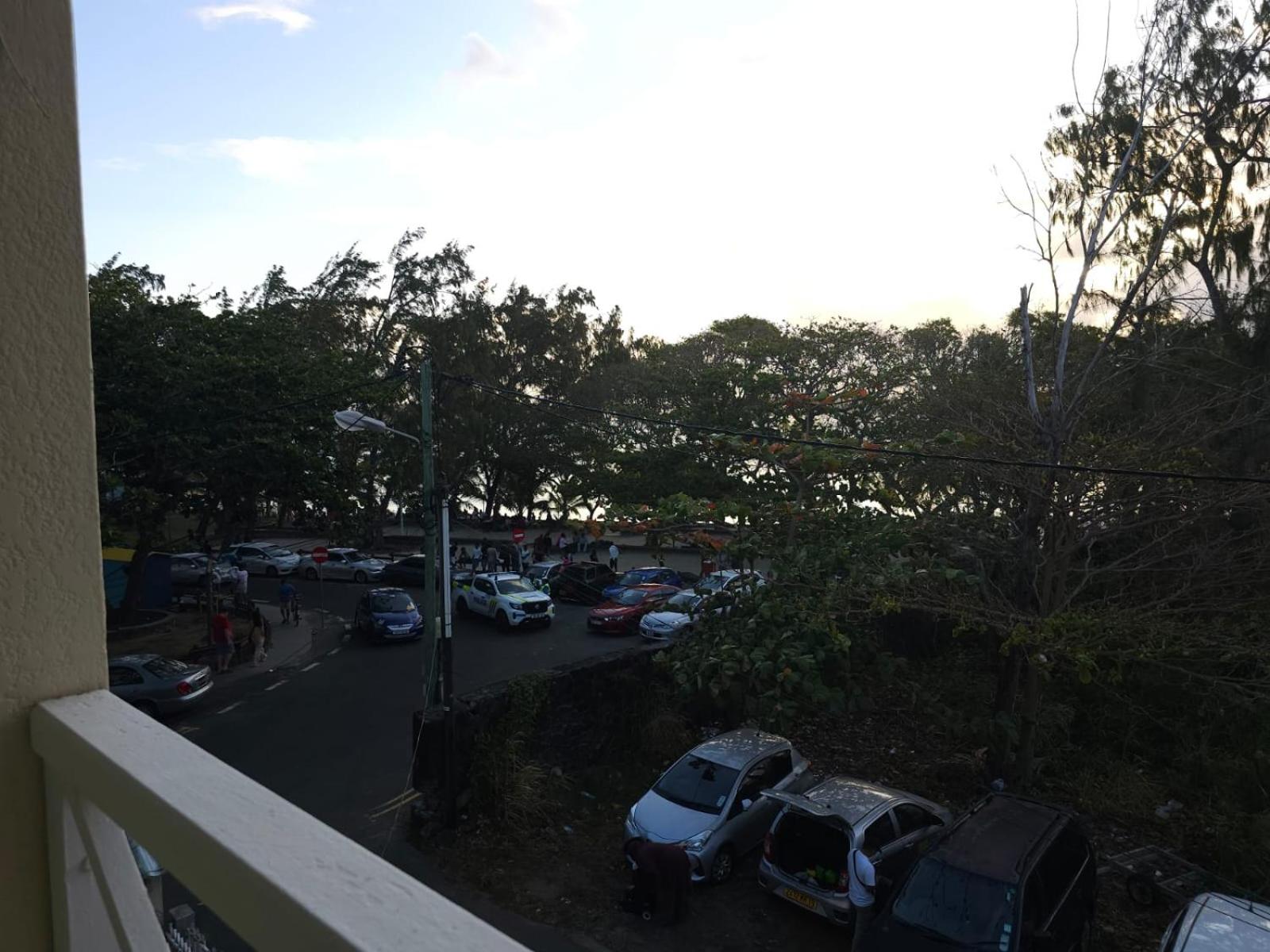 Les Badamiers Seafont Apartment - Blue Bay view 5