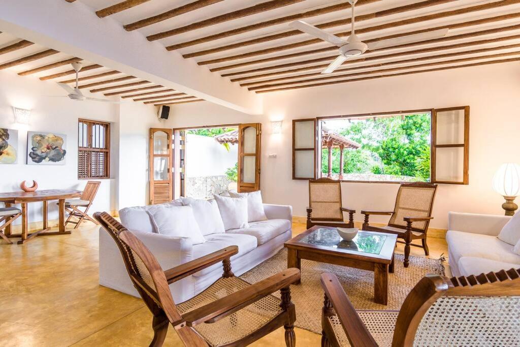 Beachfront ollievitold at gma il com Weligama view 5
