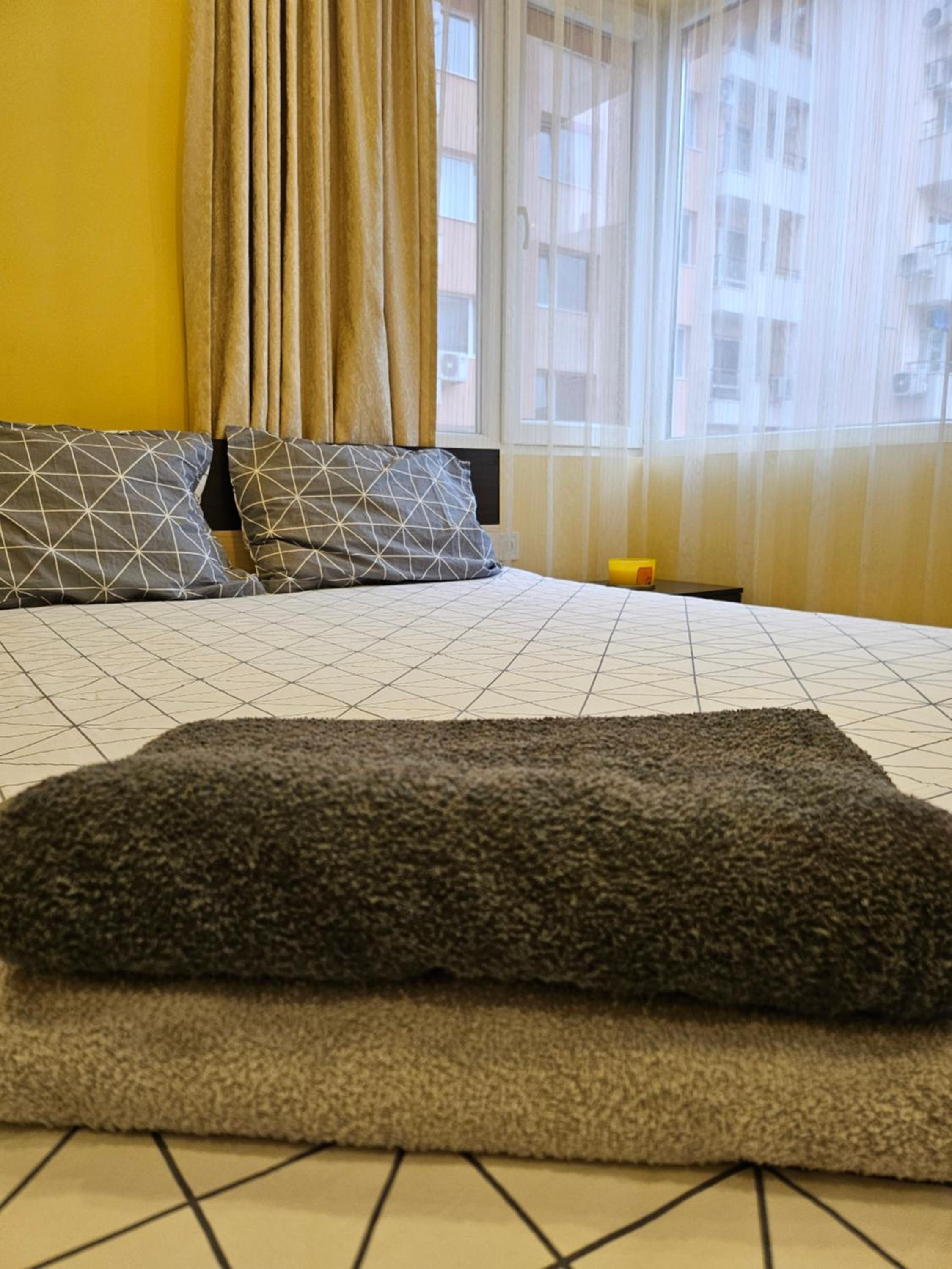 Boutique apartment yellow 1