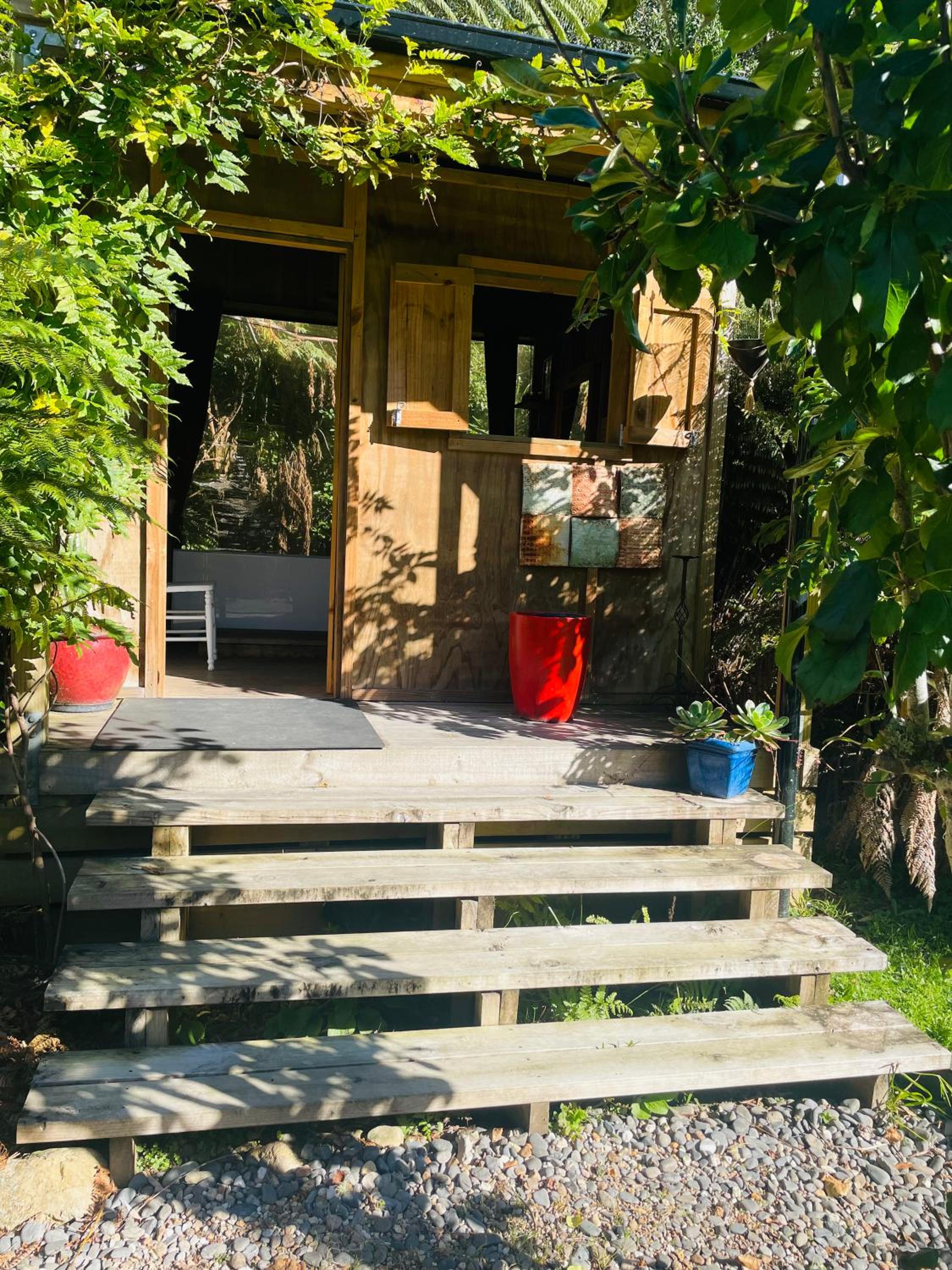 The kauri Tree Pod - Off Grid Experience view 2