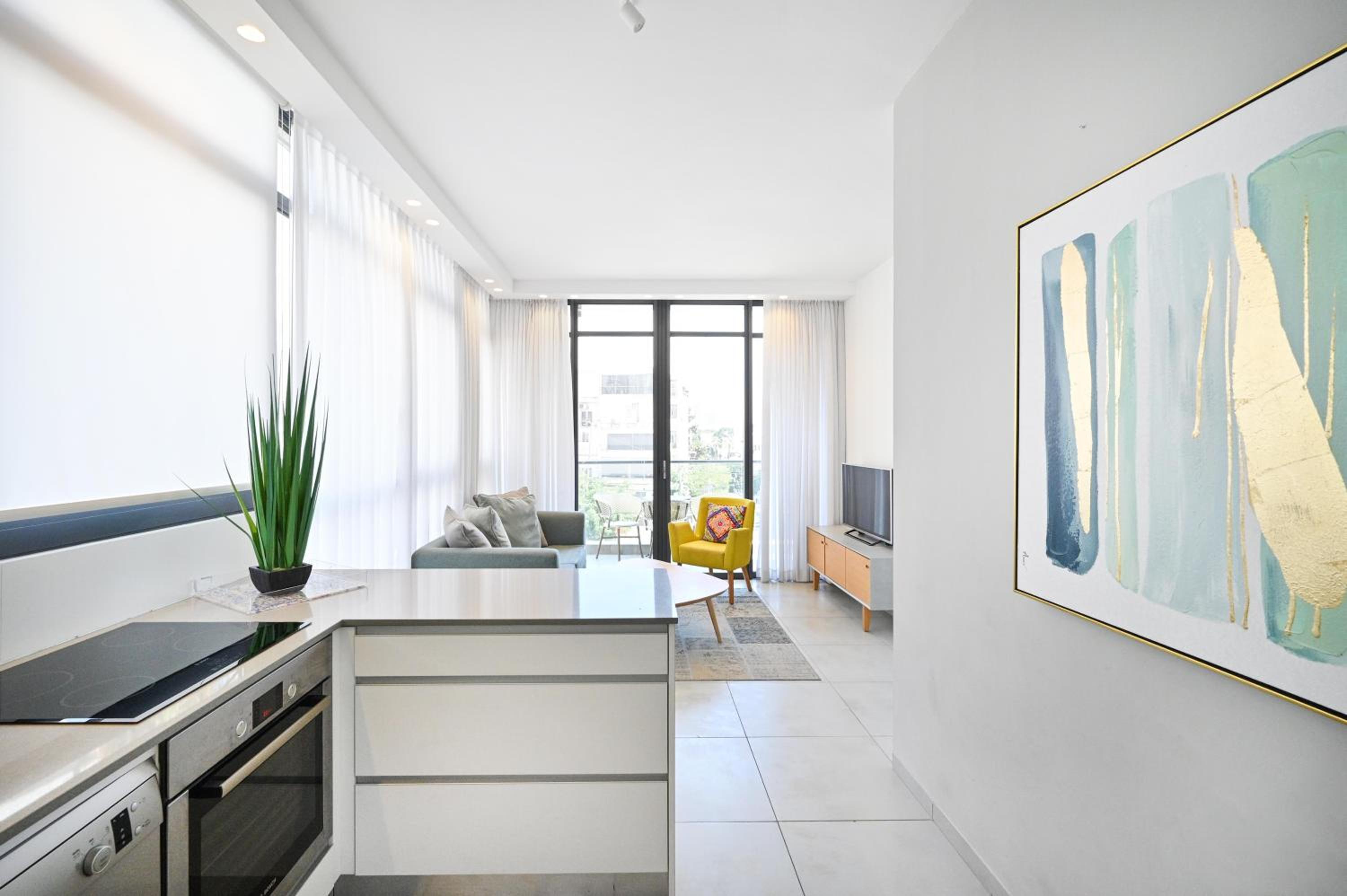 Beauty 2 BR in Gordon Beach by HolyGuest view 3