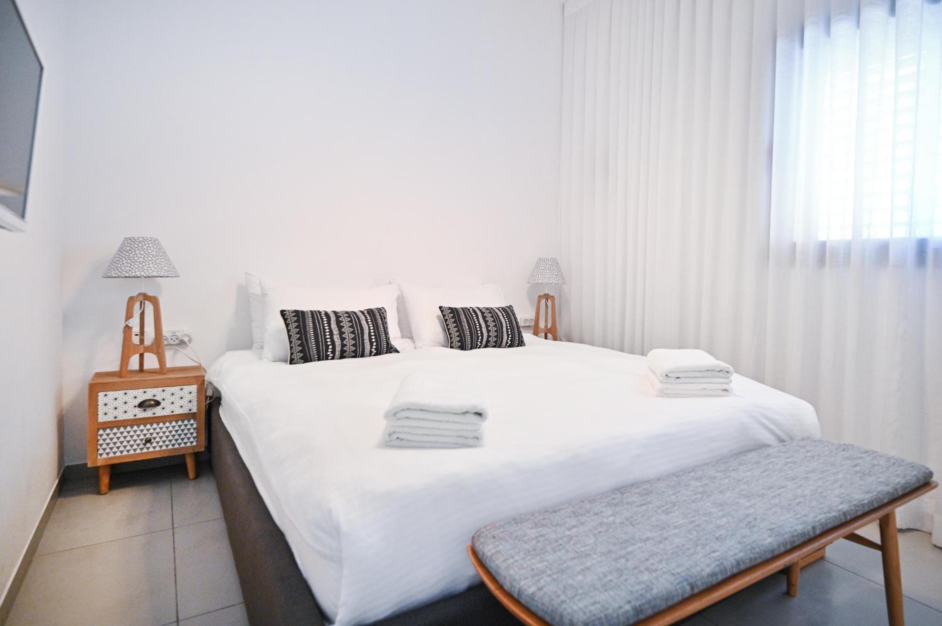 Beauty 2 BR in Gordon Beach by HolyGuest view 5
