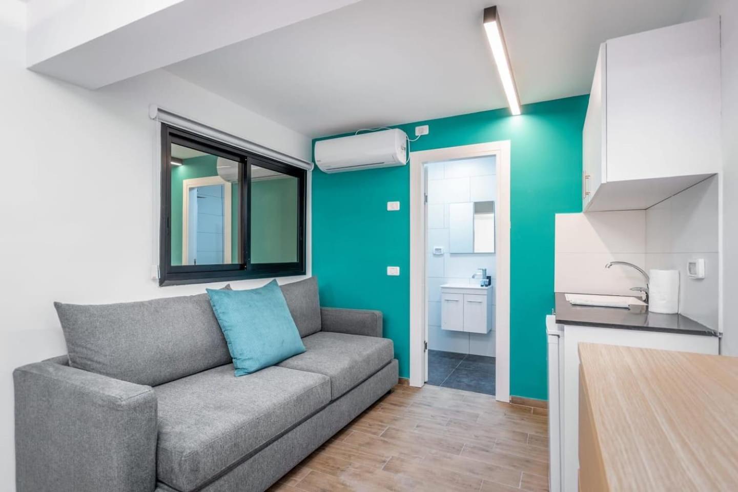 Gordon Area - SUITE THREE view 3