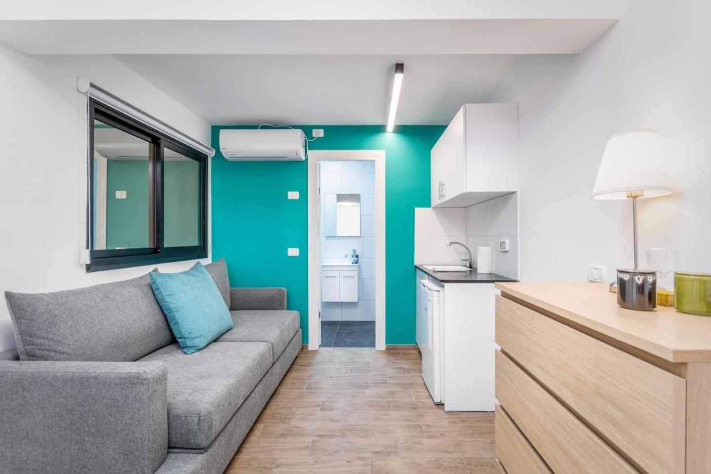 Gordon Area - SUITE THREE view 4