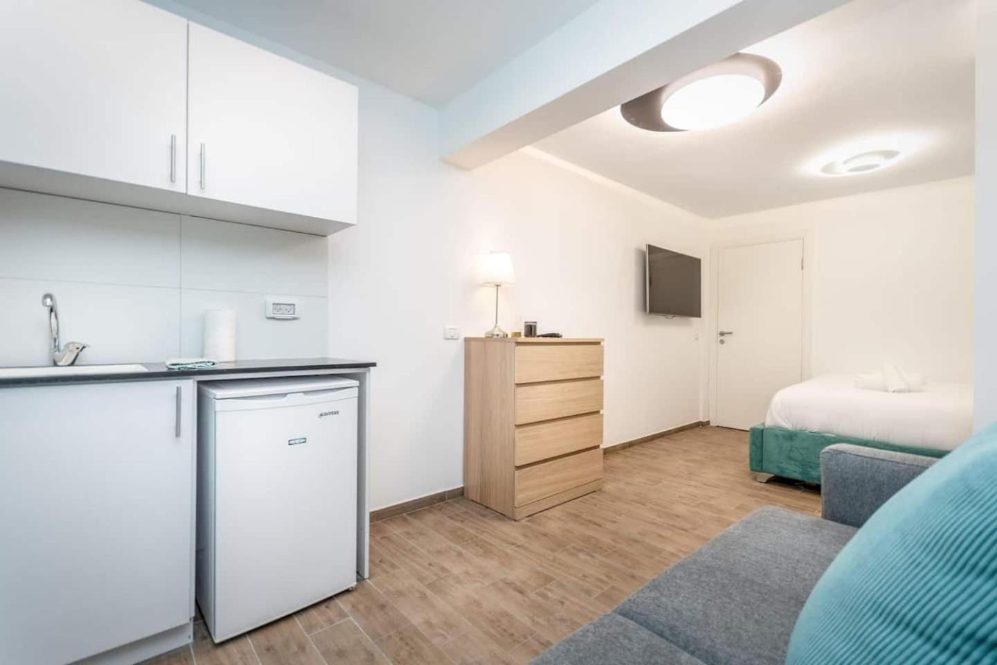 Gordon Area - SUITE THREE view 5