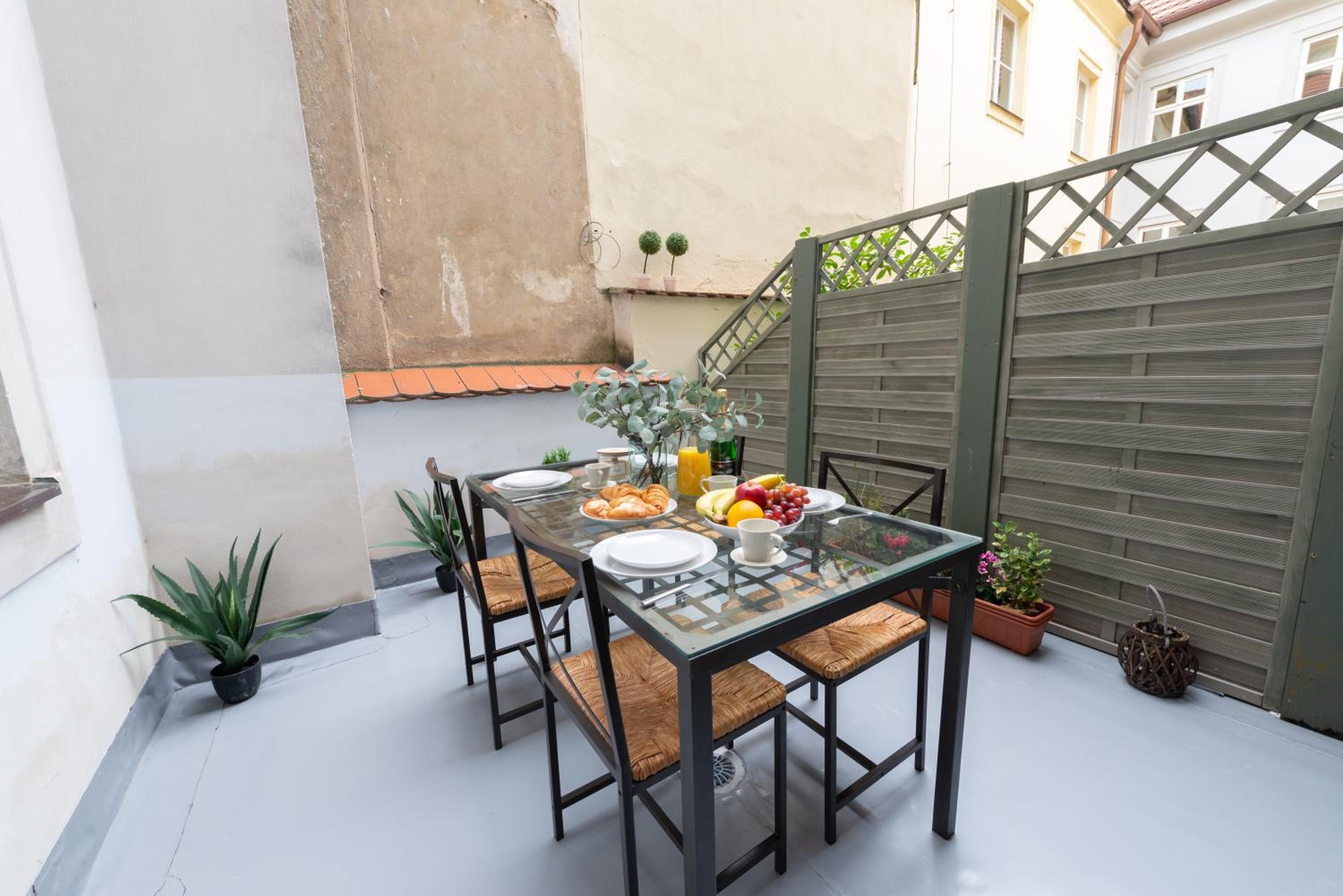 Best Price & Location - Historic Square Residency