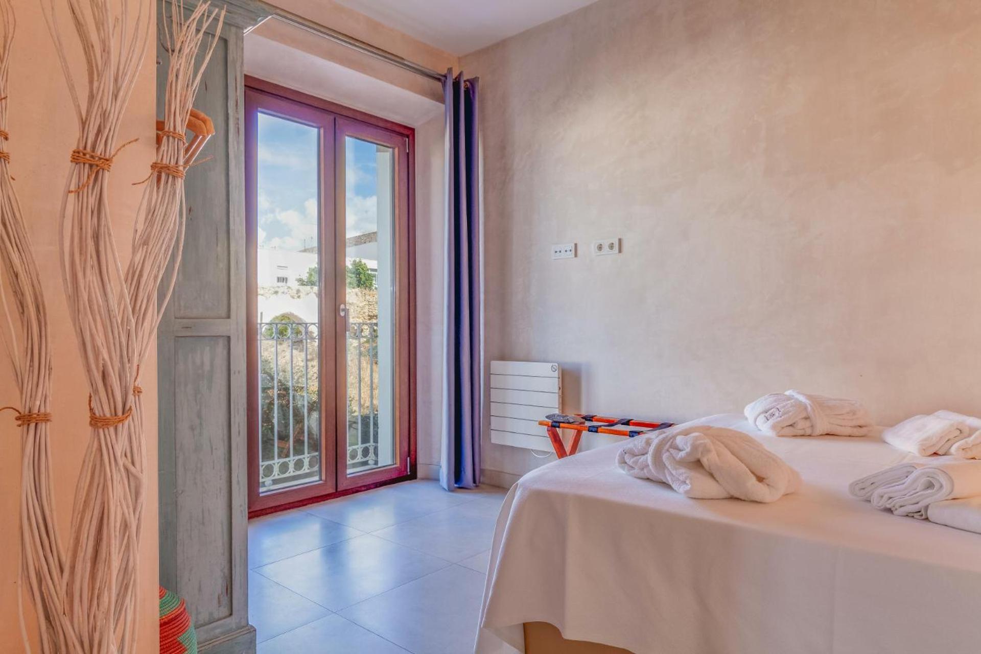 Apartamentos La Residencia Tarifa