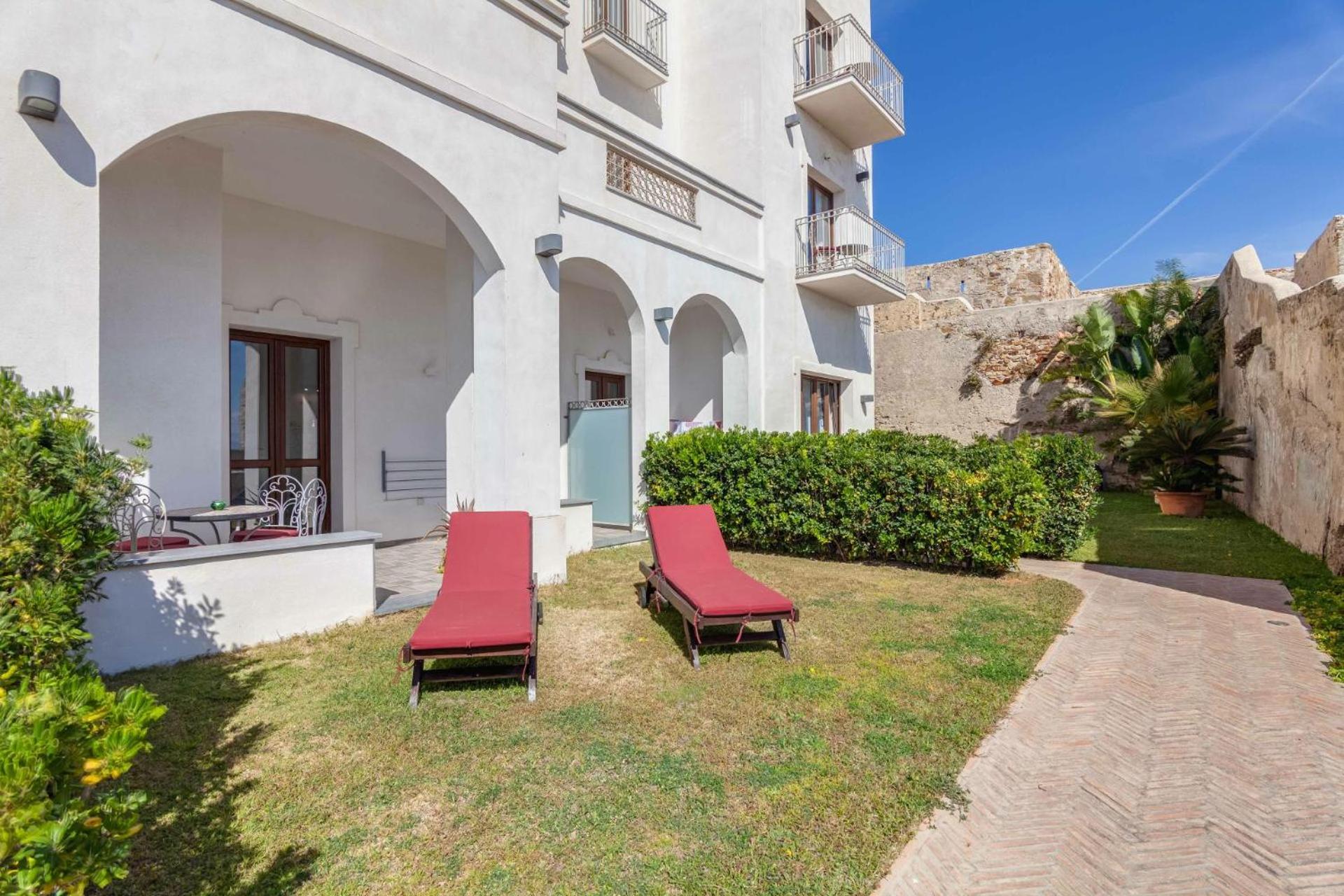 Apartamentos La Residencia Tarifa