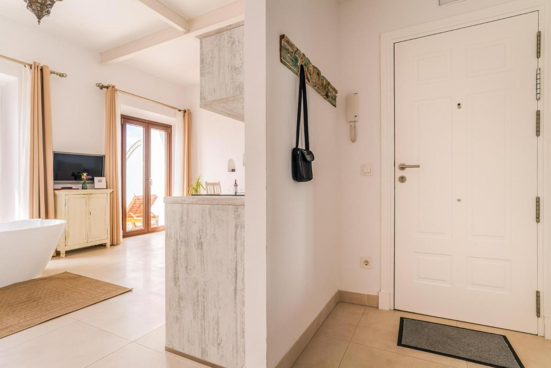 Apartamentos La Residencia Tarifa