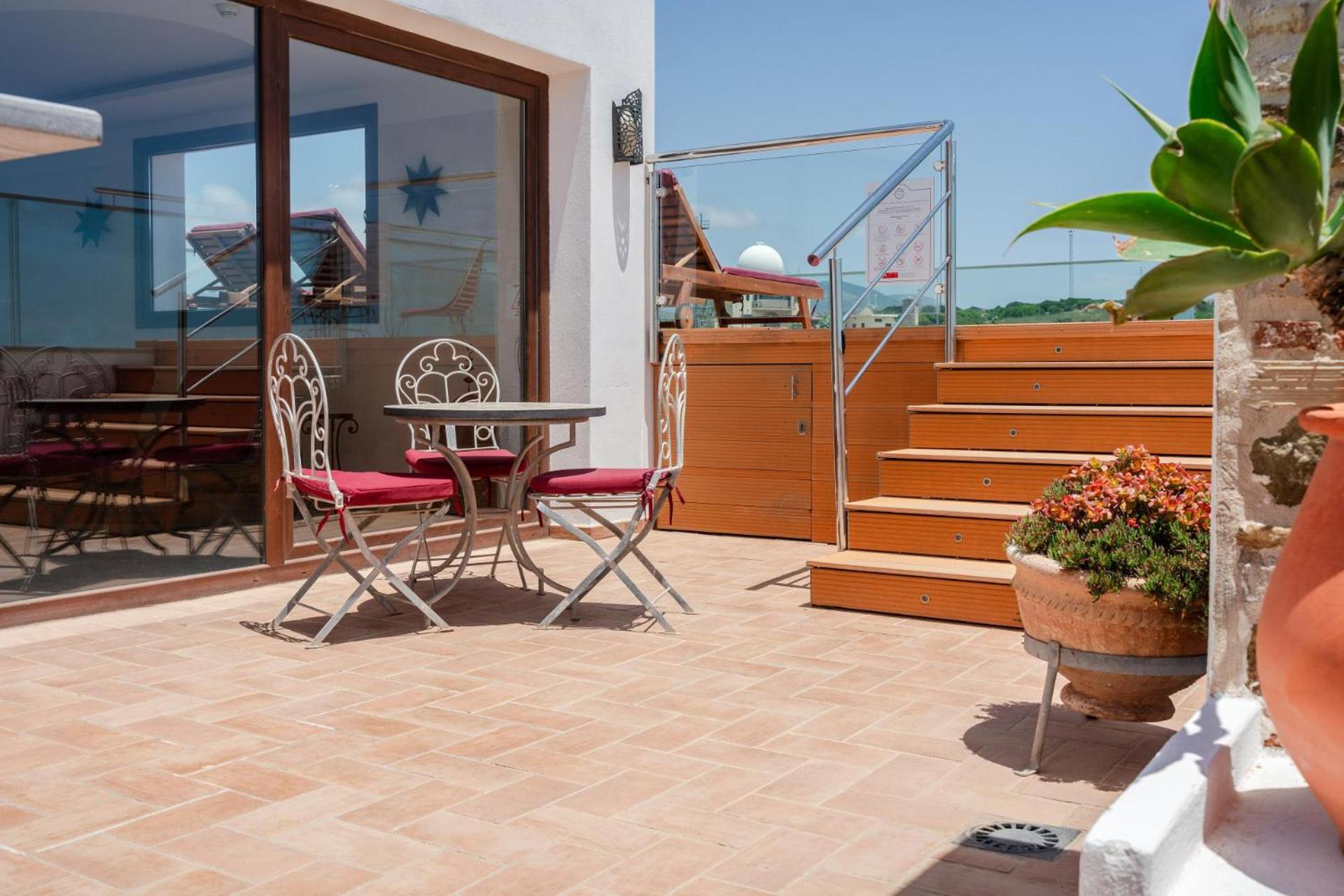 Apartamentos La Residencia Tarifa