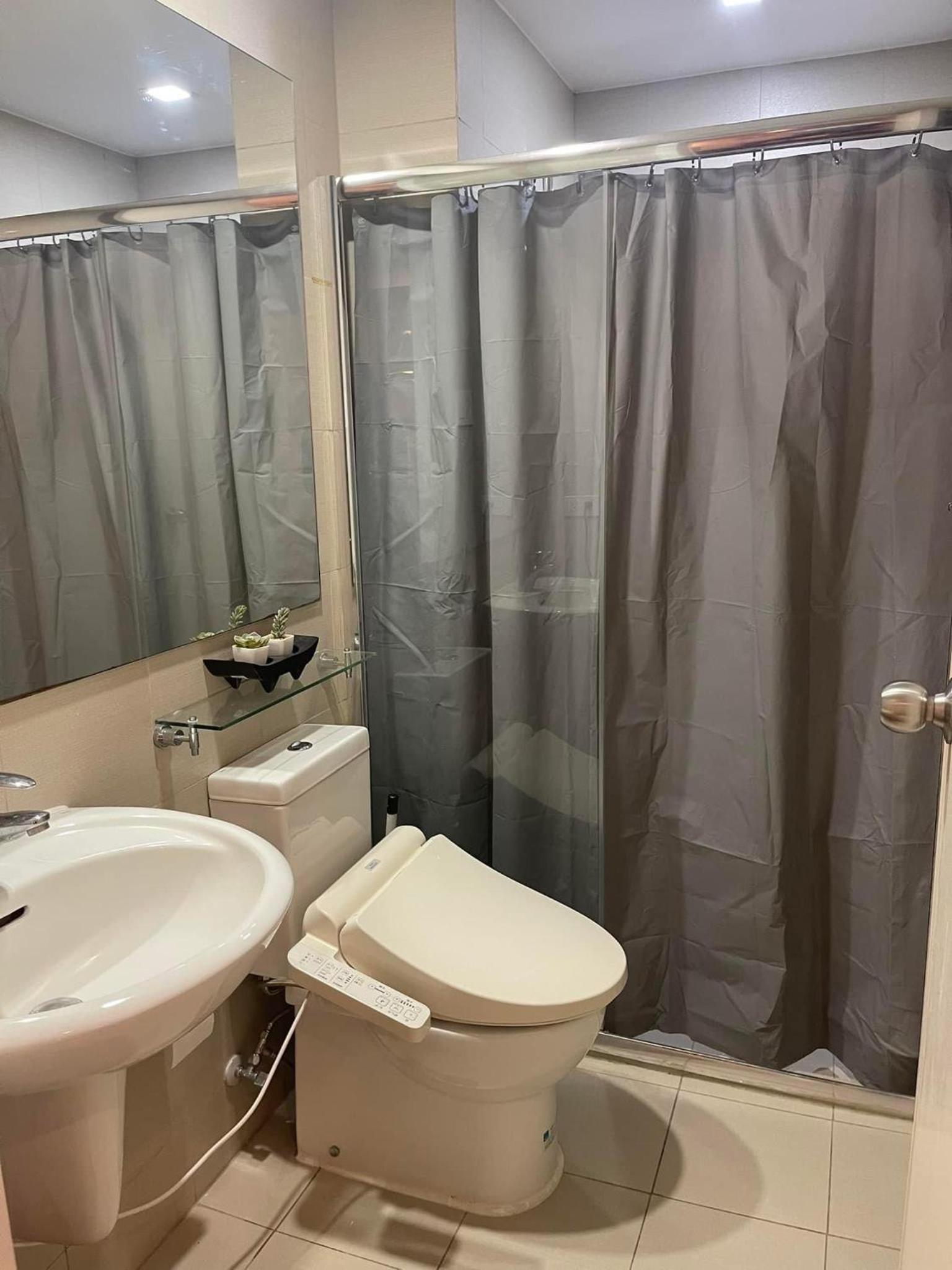 KYH STAYCATION 2BR by Azure Residences Near Airport