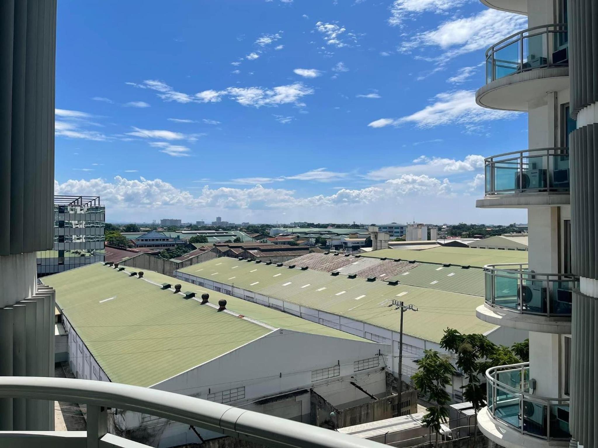 KYH STAYCATION 2BR by Azure Residences Near Airport
