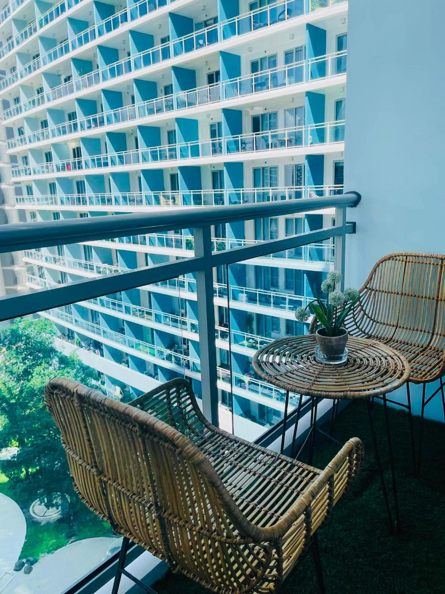 KYH STAYCATION 2BR by Azure Residences Near Airport