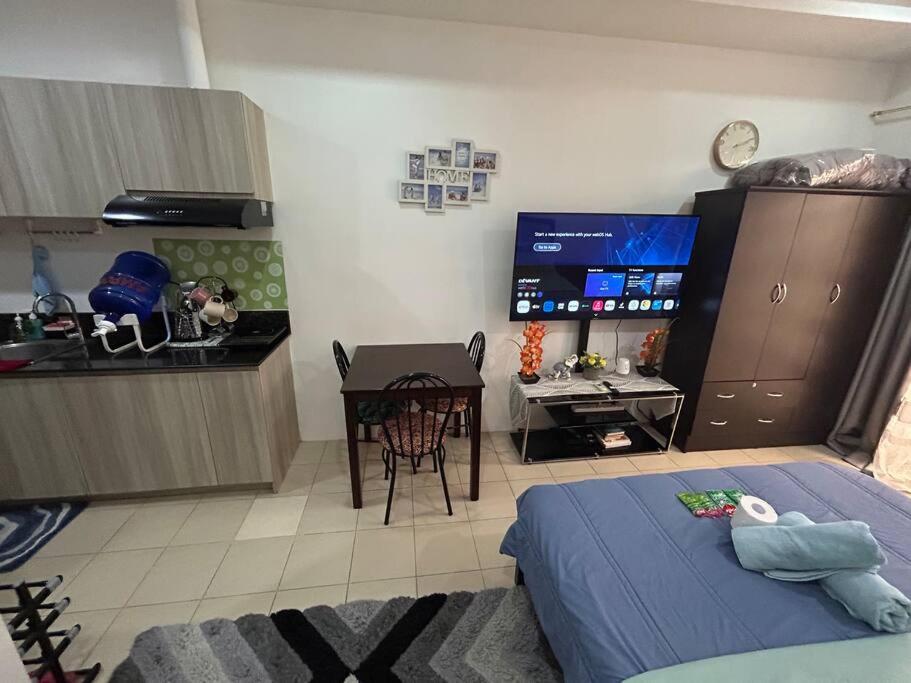 Trillium Studio Condo 8F Pet Friendly with 1Bed Plus 2SofaBeds and Balcony Near Ayala Center Cebu Mall view 4