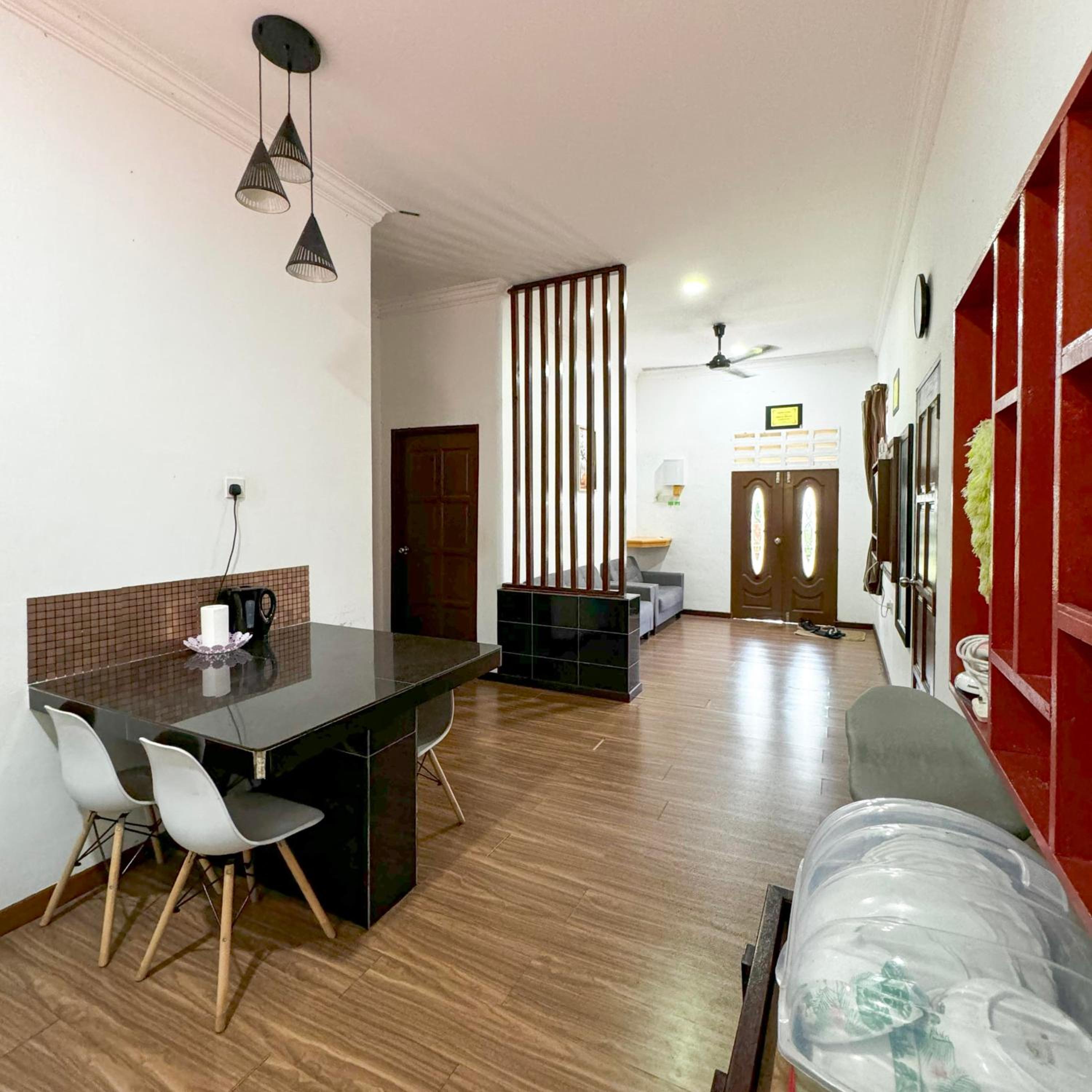 Ombak Beach Homestay Traditional Villas