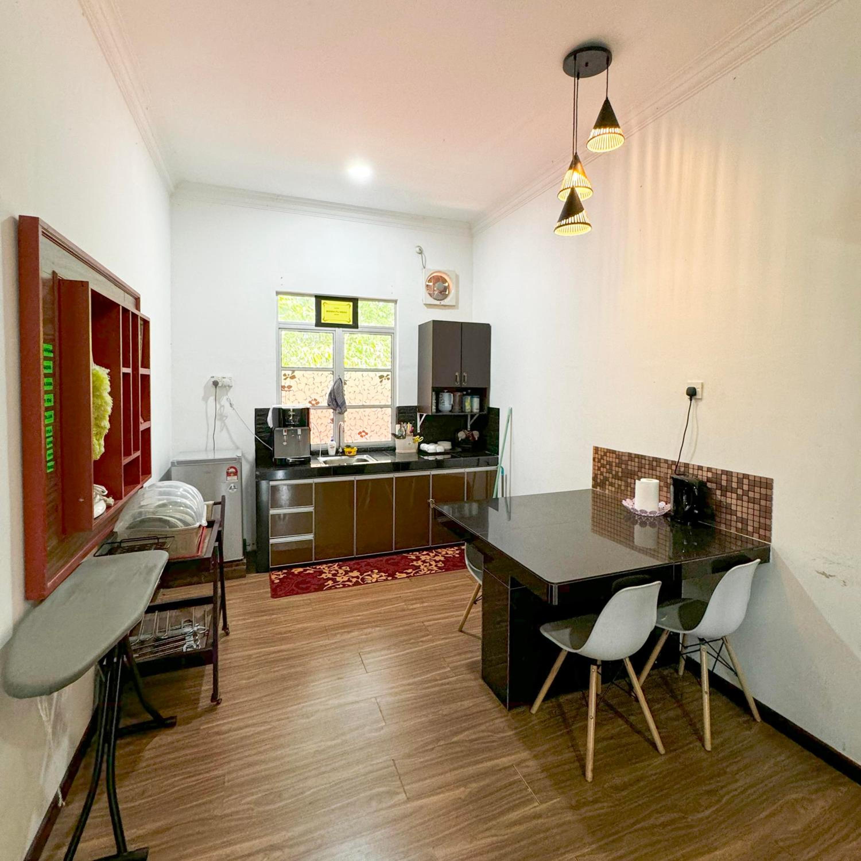 Ombak Beach Homestay Traditional Villas
