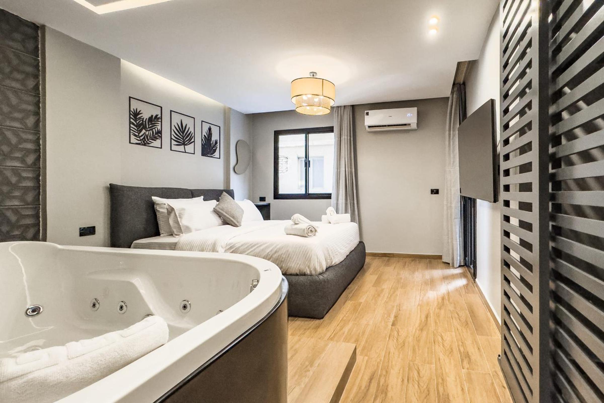 The 1BDR Slate Space w Jacuzzi 5min to CAI Airport