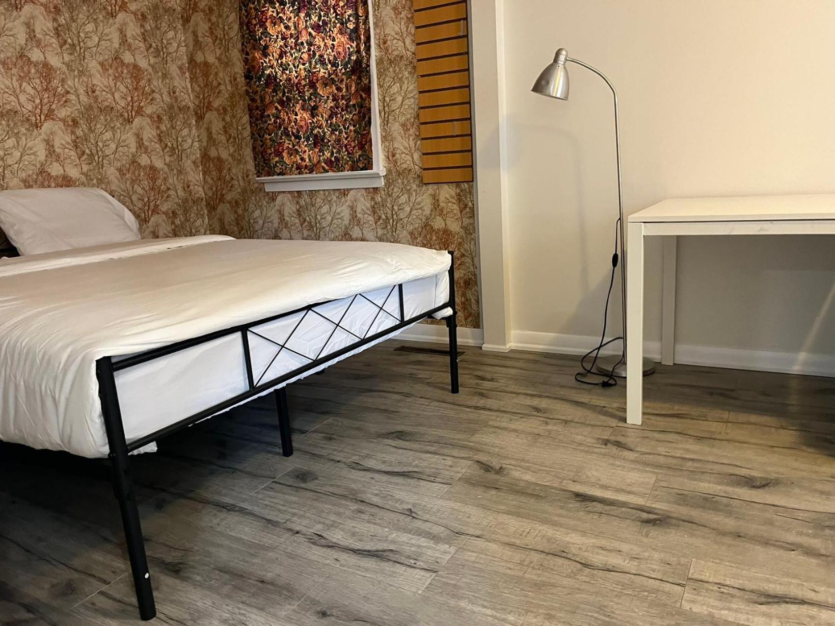 Spacious Urban Retreat Queen Bed & Sofa Bed Near Finch Subway Sleeps 4