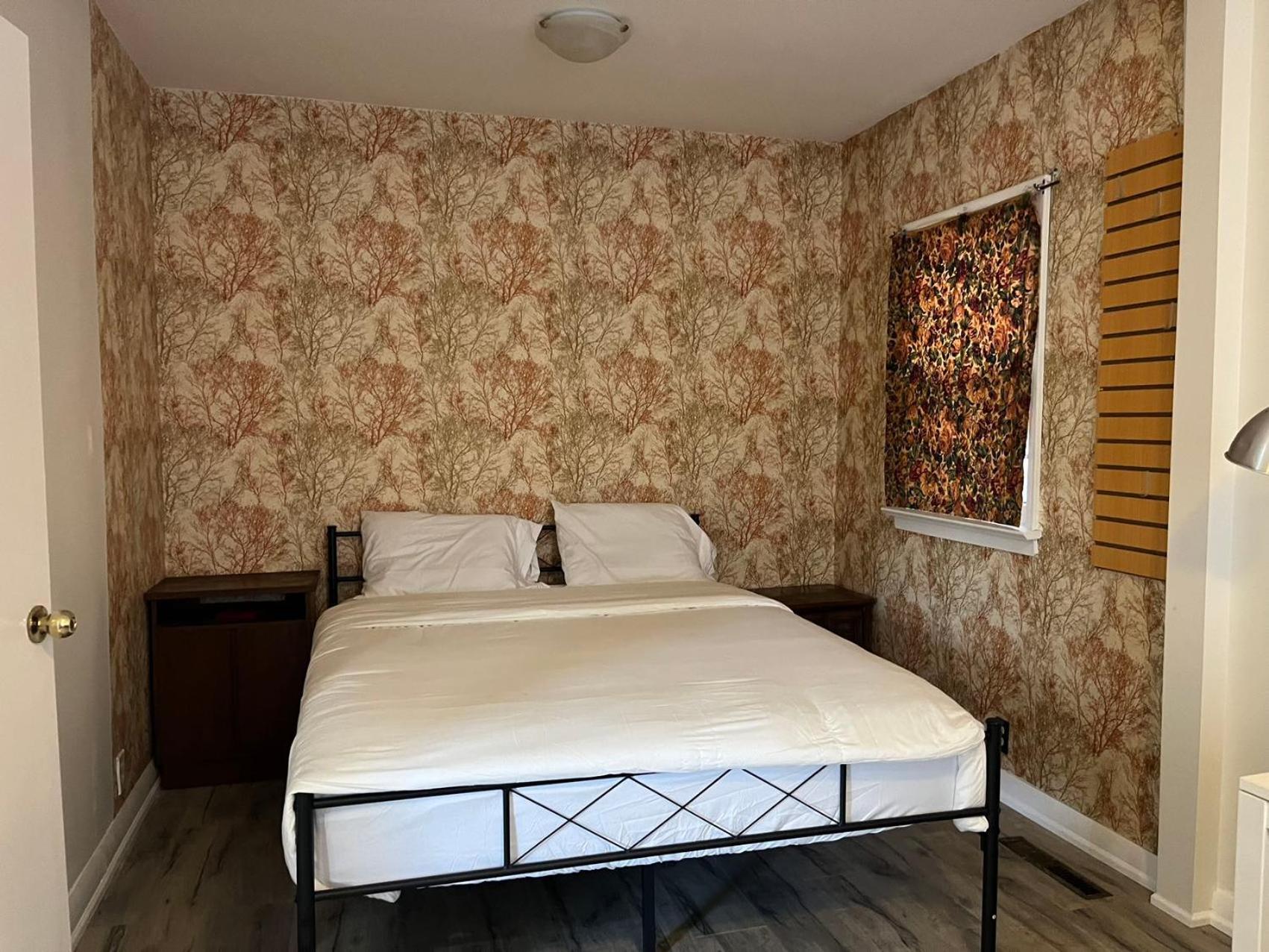 Spacious Urban Retreat Queen Bed & Sofa Bed Near Finch Subway Sleeps 4