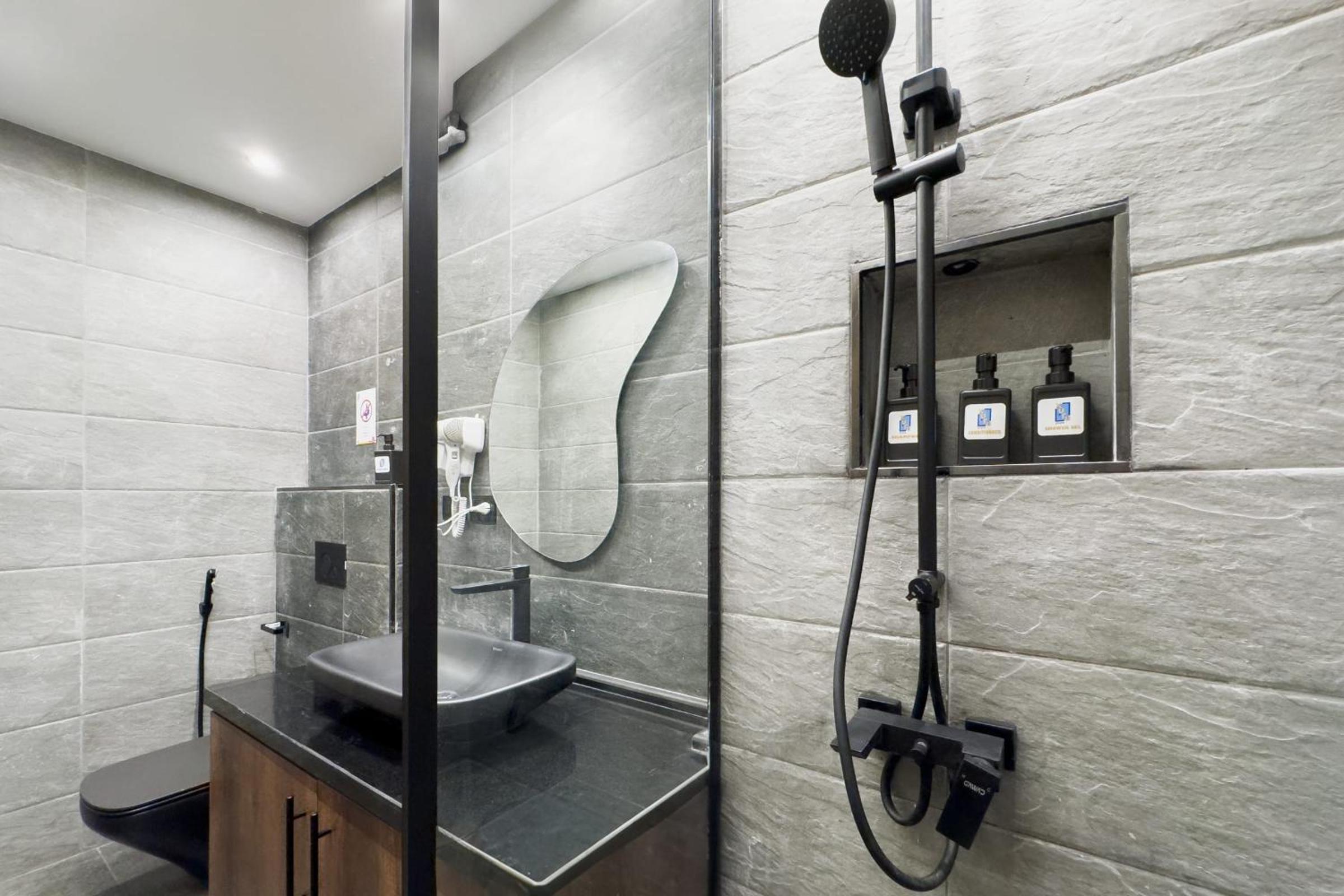 The 2BDR Obsidian Jacuzzi Stay 5min to CAI Airport