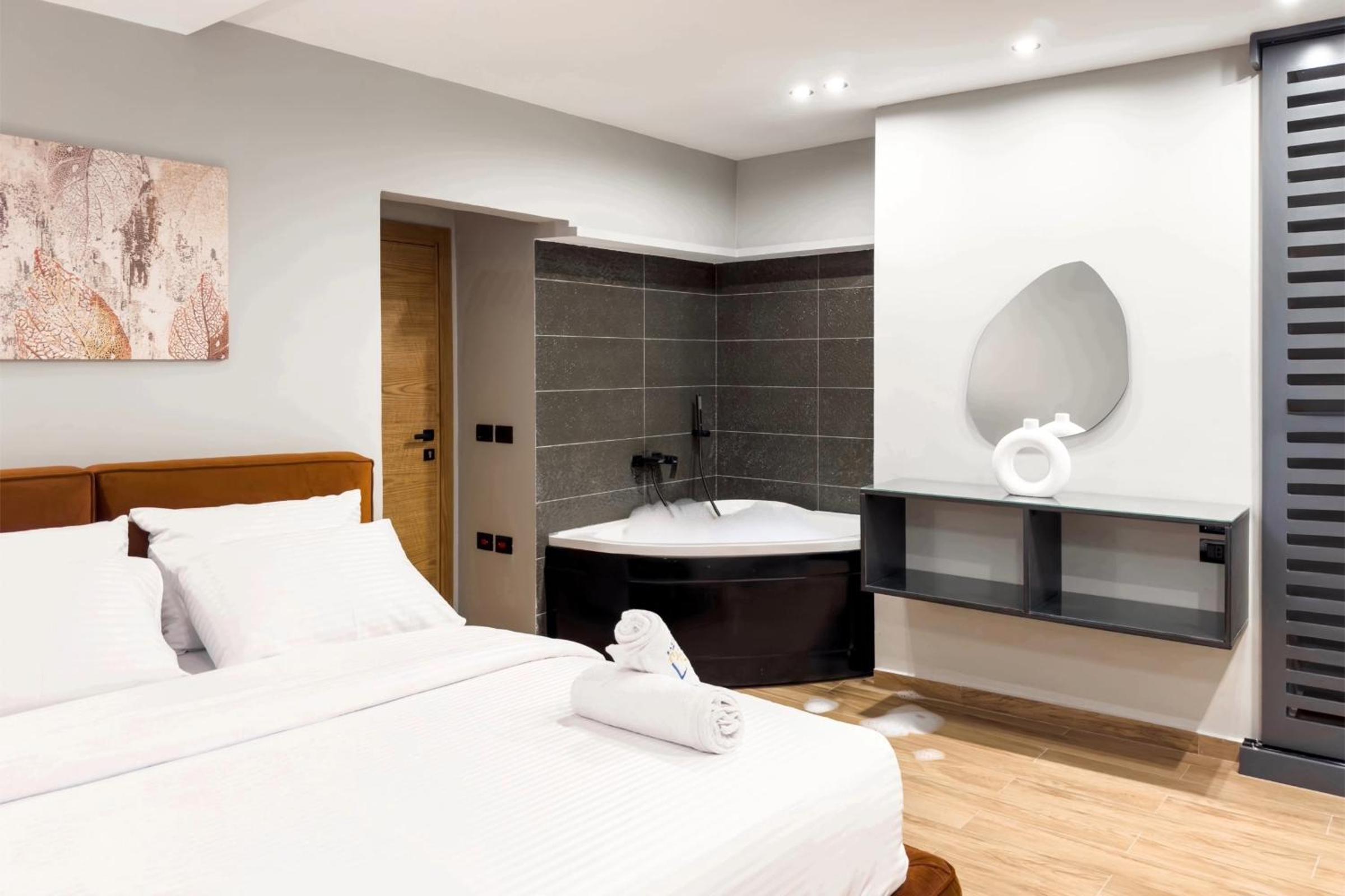 The 2BDR Obsidian Jacuzzi Stay 5min to CAI Airport