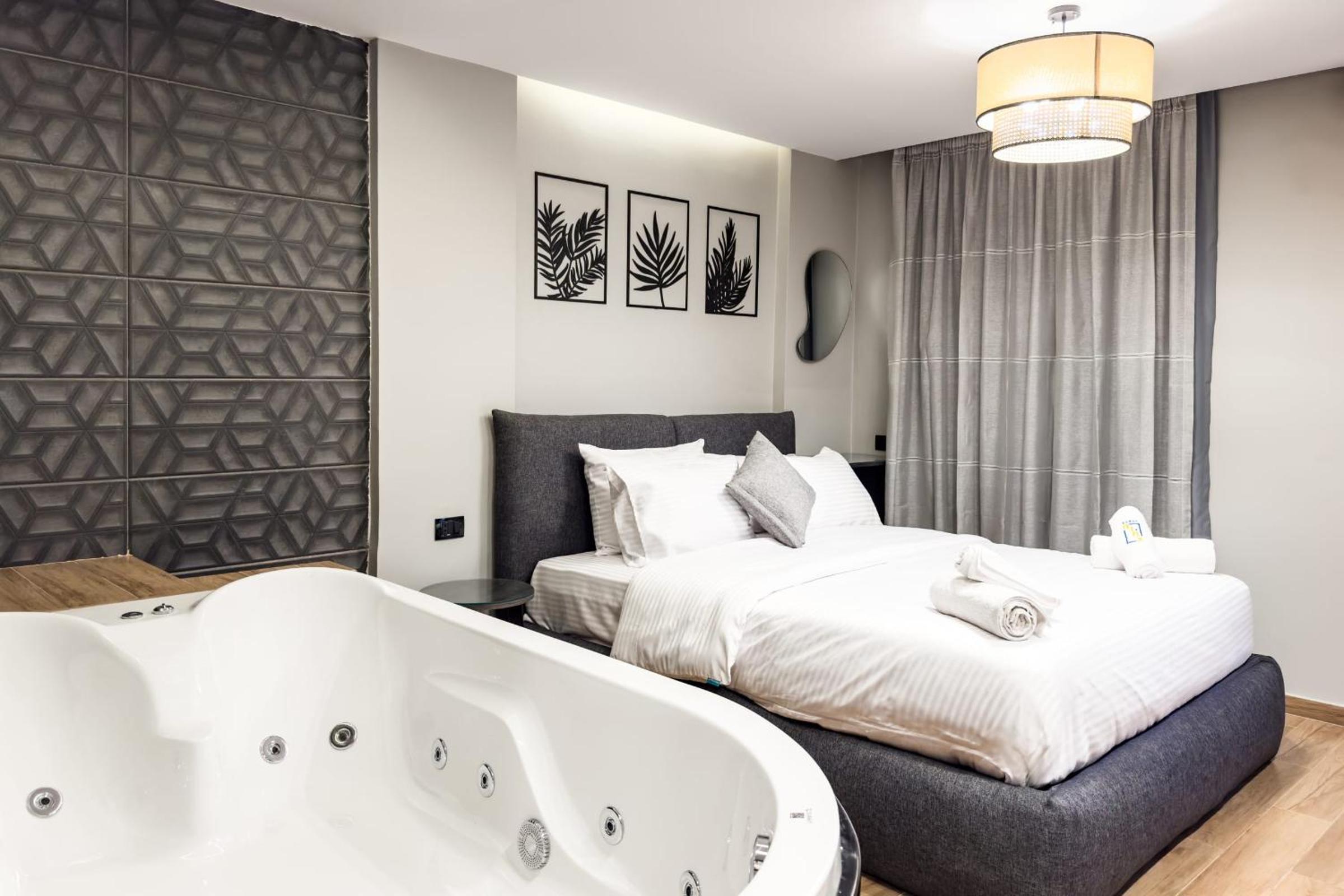 The 1BDR Slate Space w Jacuzzi 5min to CAI Airport