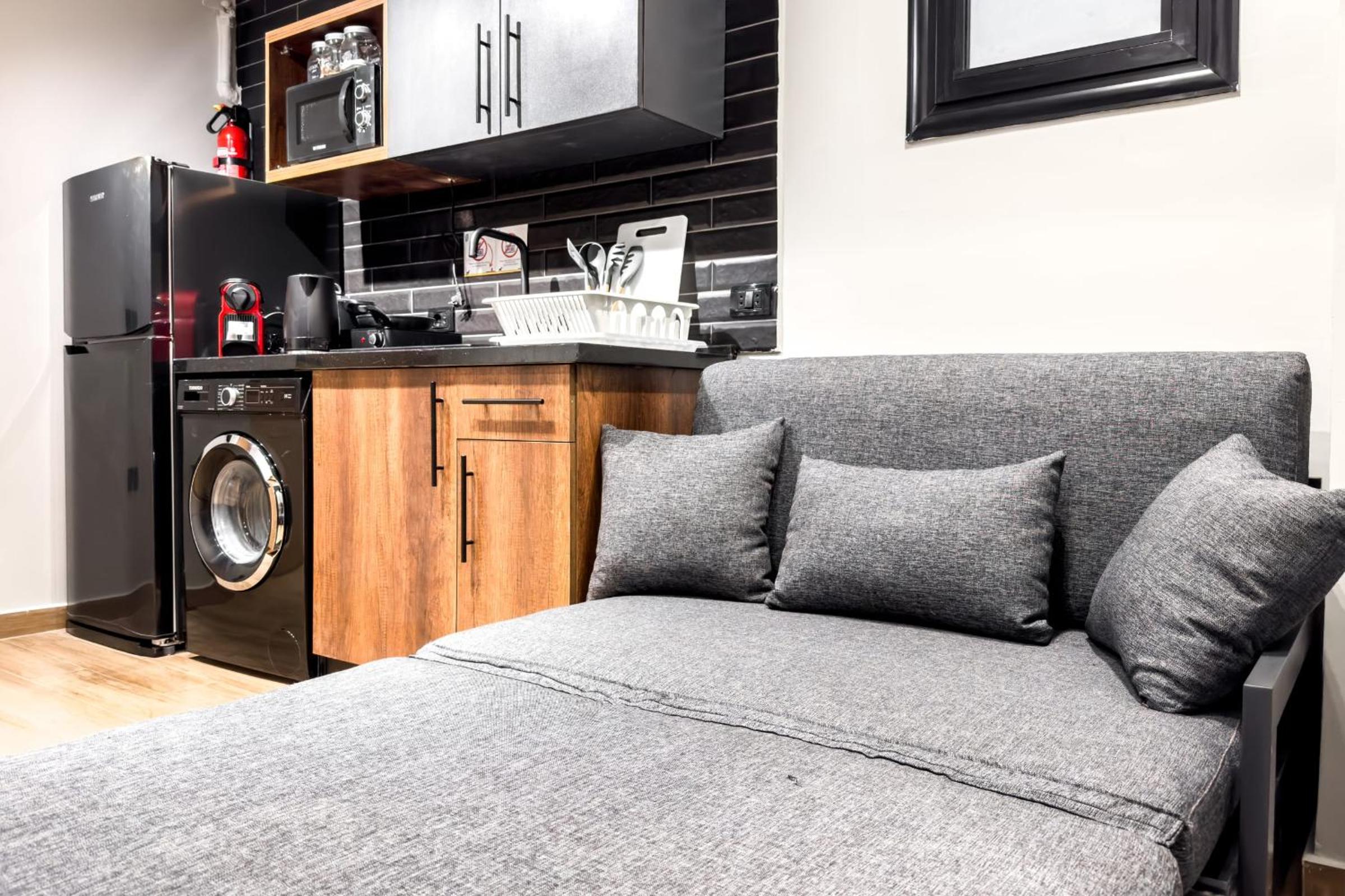 The 1BDR Slate Space w Jacuzzi 5min to CAI Airport