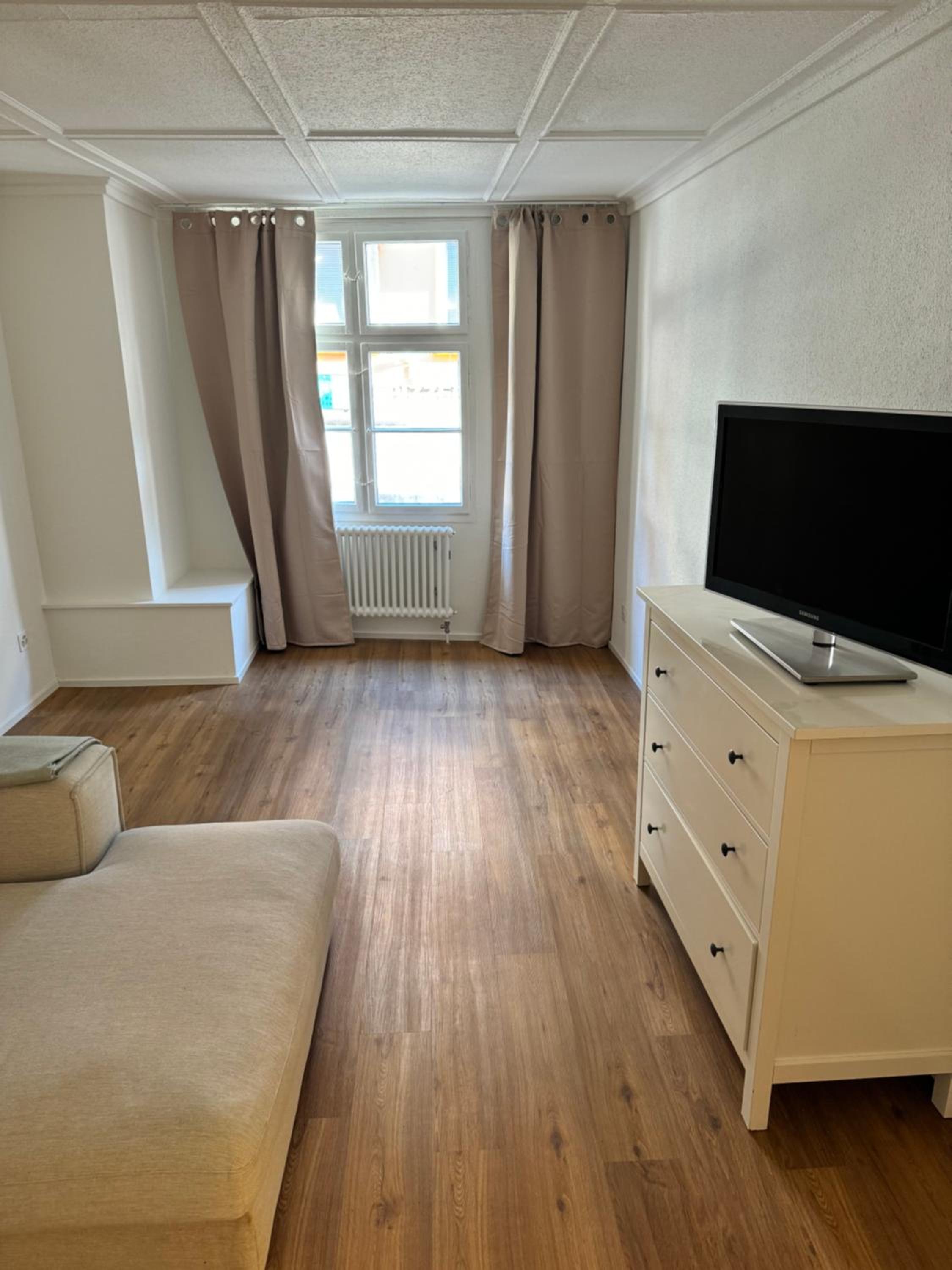 Cozy City Center, 4 Bedroom, New Kitchen, 120sq, 5min walk to Main Station