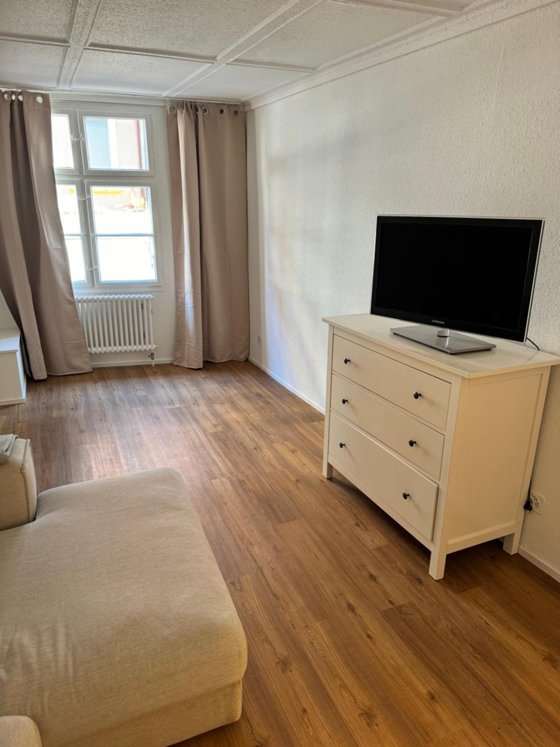 Cozy City Center, 4 Bedroom, New Kitchen, 120sq, 5min walk to Main Station