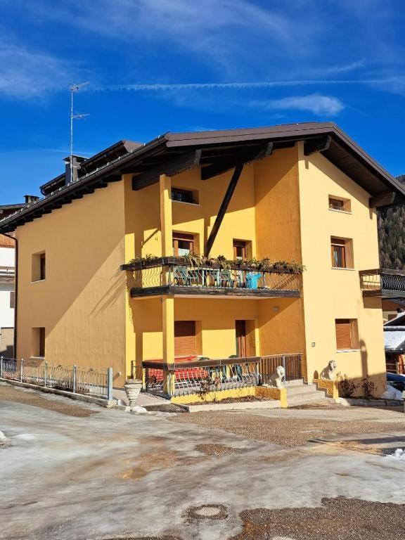 Casa gialla sulle Dolomiti a Padola view 5