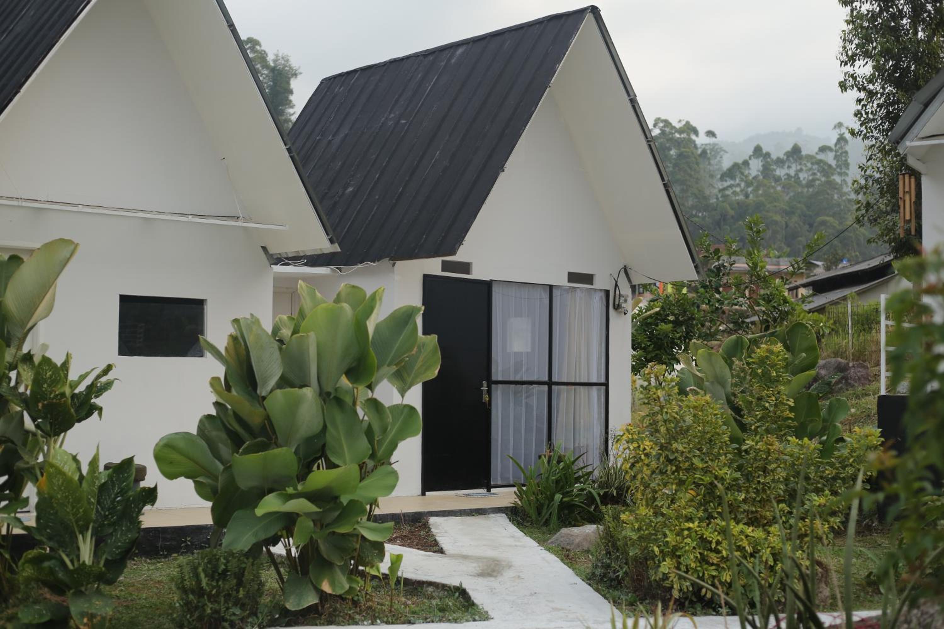 Ciwidey Hills & Wetland Family 1
