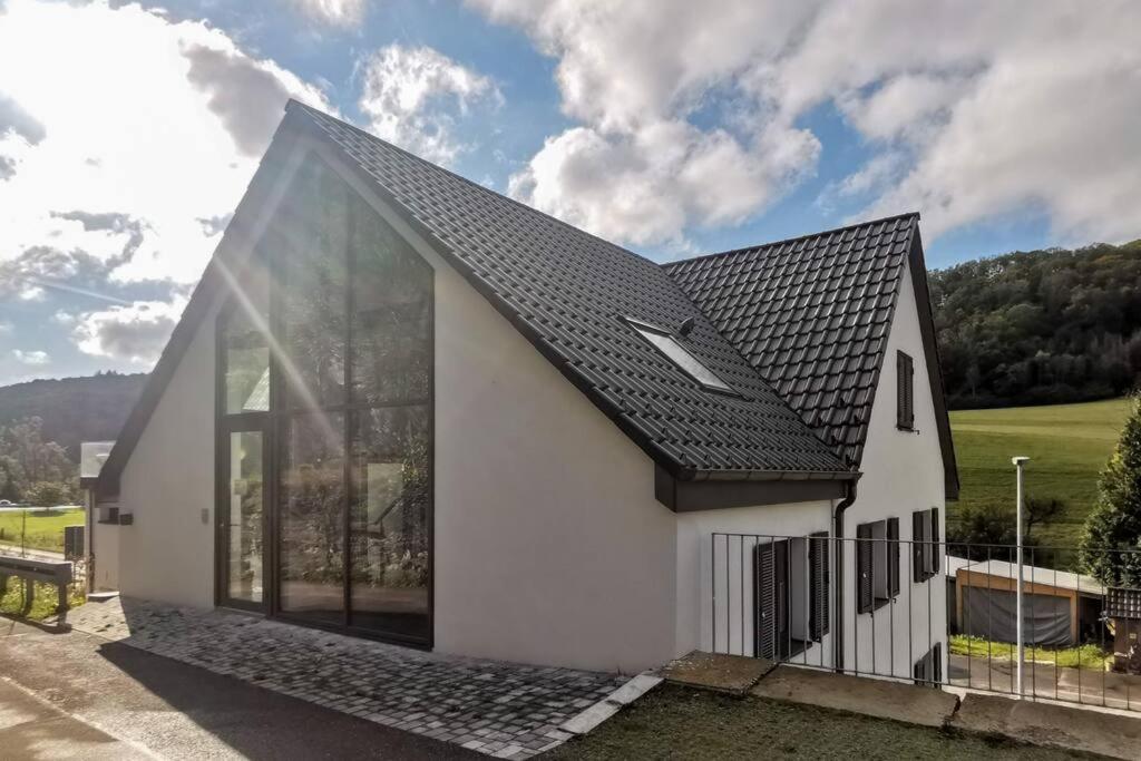 Exklusive Attika Wohnung mit 5 Zimmer nahe zur Schweiz